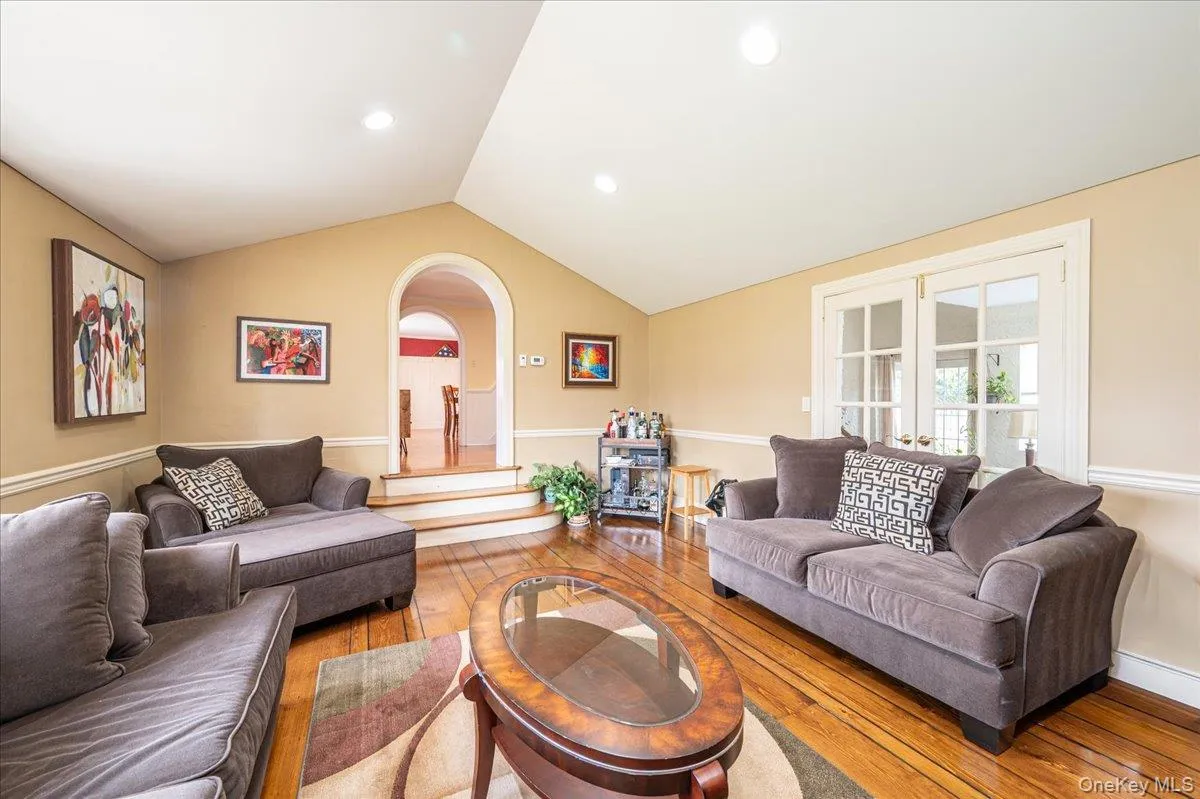 34 Albemarle Road, North Hempstead, NY, 3 Bedrooms Bedrooms, 11 Rooms Rooms,2 BathroomsBathrooms,Residential,For Rent,Albemarle,0,1040255 34 Albemarle Road, North Hempstead, NY, 3 Bedrooms Bedrooms, 11 Rooms Rooms,2 BathroomsBathrooms,Residential,For Rent,Albemarle,0,1040255