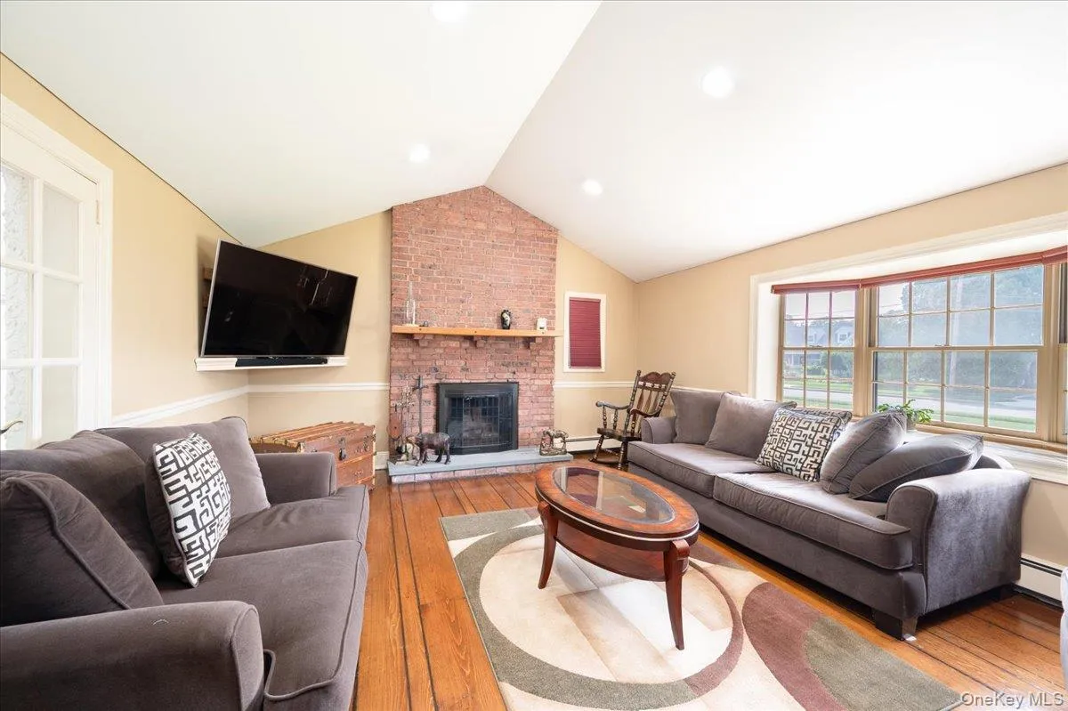 34 Albemarle Road, North Hempstead, NY, 3 Bedrooms Bedrooms, 11 Rooms Rooms,2 BathroomsBathrooms,Residential,For Rent,Albemarle,0,1040255 34 Albemarle Road, North Hempstead, NY, 3 Bedrooms Bedrooms, 11 Rooms Rooms,2 BathroomsBathrooms,Residential,For Rent,Albemarle,0,1040255