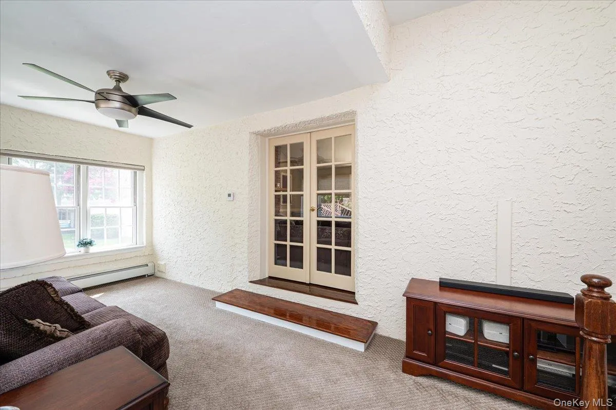 34 Albemarle Road, North Hempstead, NY, 3 Bedrooms Bedrooms, 11 Rooms Rooms,2 BathroomsBathrooms,Residential,For Rent,Albemarle,0,1040255 34 Albemarle Road, North Hempstead, NY, 3 Bedrooms Bedrooms, 11 Rooms Rooms,2 BathroomsBathrooms,Residential,For Rent,Albemarle,0,1040255
