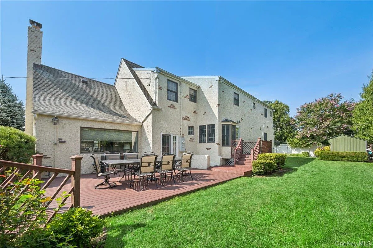 34 Albemarle Road, North Hempstead, NY, 3 Bedrooms Bedrooms, 11 Rooms Rooms,2 BathroomsBathrooms,Residential,For Rent,Albemarle,0,1040255 34 Albemarle Road, North Hempstead, NY, 3 Bedrooms Bedrooms, 11 Rooms Rooms,2 BathroomsBathrooms,Residential,For Rent,Albemarle,0,1040255