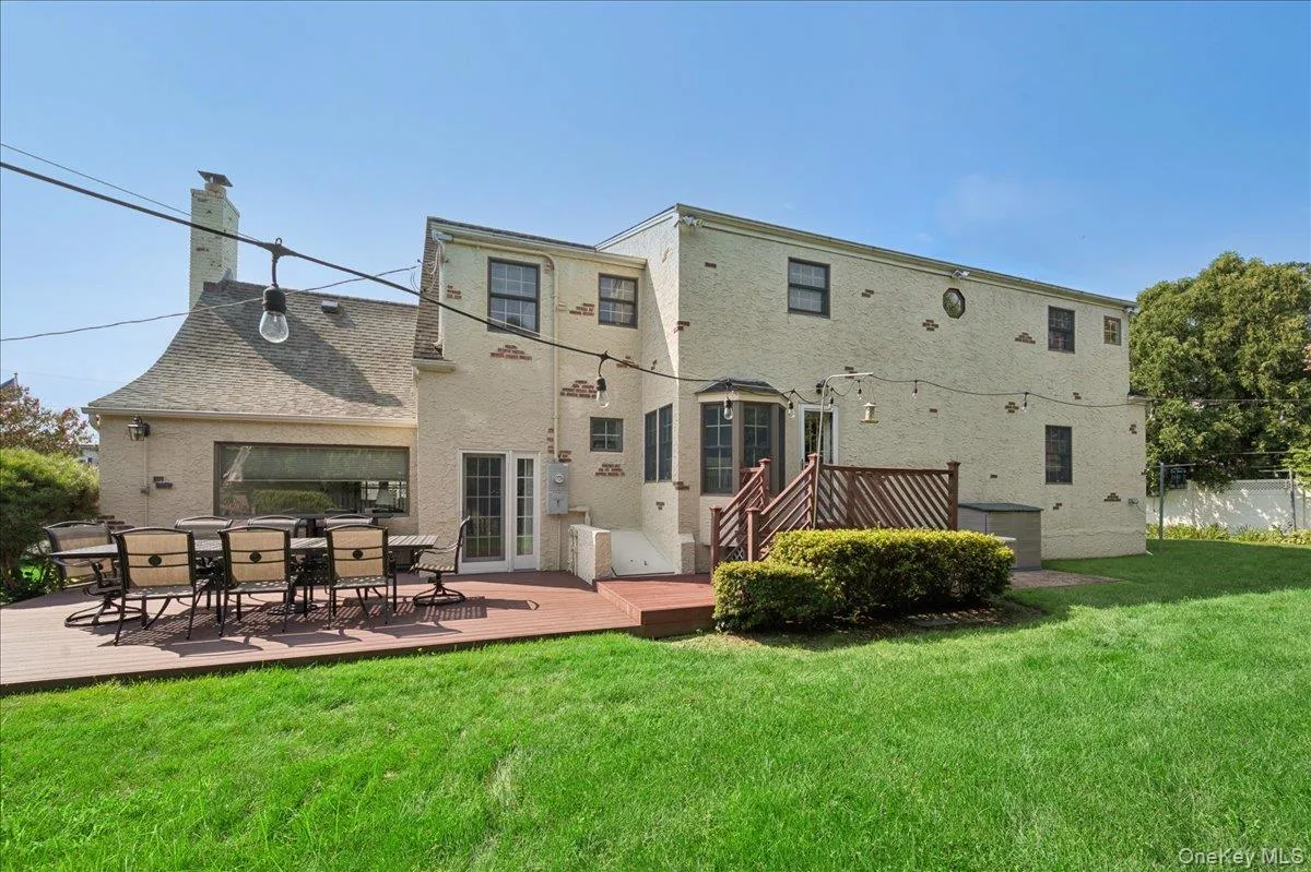 34 Albemarle Road, North Hempstead, NY, 3 Bedrooms Bedrooms, 11 Rooms Rooms,2 BathroomsBathrooms,Residential,For Rent,Albemarle,0,1040255 34 Albemarle Road, North Hempstead, NY, 3 Bedrooms Bedrooms, 11 Rooms Rooms,2 BathroomsBathrooms,Residential,For Rent,Albemarle,0,1040255