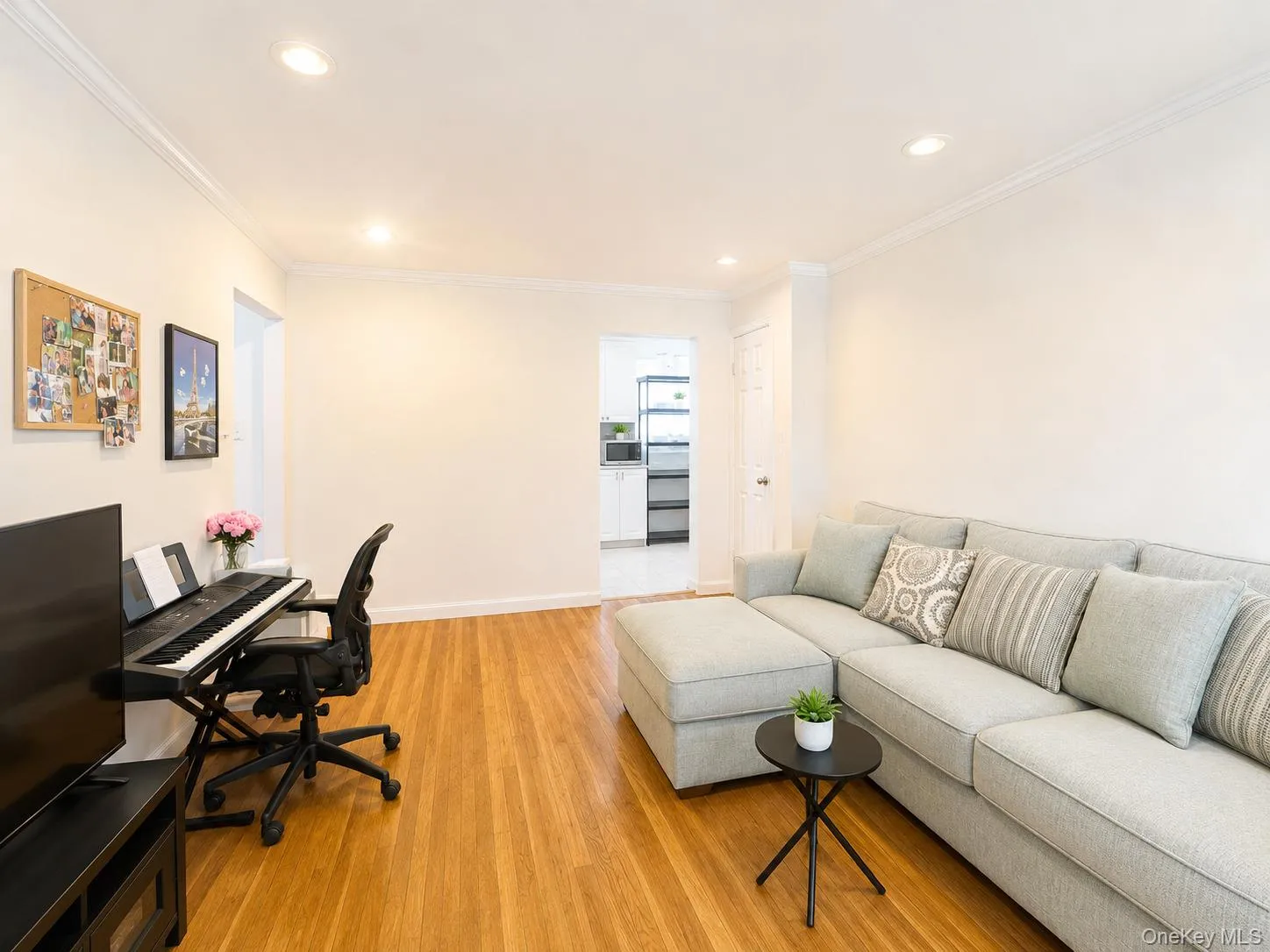 137-29 68TH Drive, New York, NY, 2 Bedrooms Bedrooms, 4 Rooms Rooms,1 BathroomBathrooms,Residential,For Rent,68TH,0,1040256 137-29 68TH Drive, New York, NY, 2 Bedrooms Bedrooms, 4 Rooms Rooms,1 BathroomBathrooms,Residential,For Rent,68TH,0,1040256