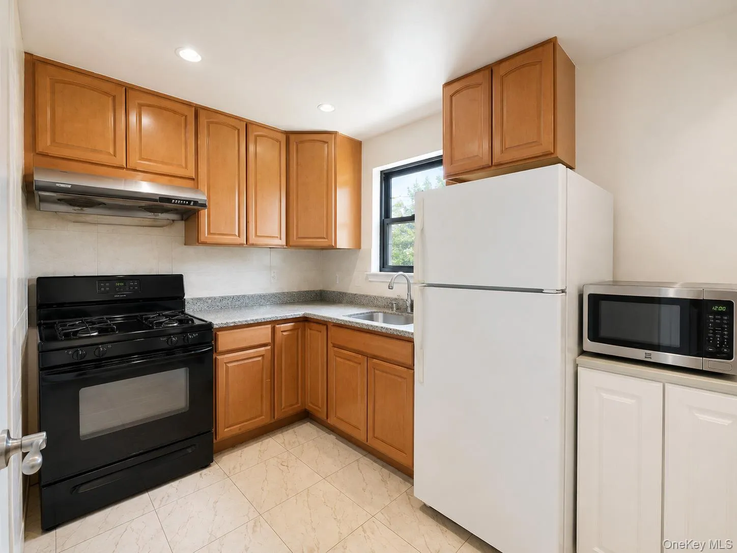 137-29 68TH Drive, New York, NY, 2 Bedrooms Bedrooms, 4 Rooms Rooms,1 BathroomBathrooms,Residential,For Rent,68TH,0,1040256 137-29 68TH Drive, New York, NY, 2 Bedrooms Bedrooms, 4 Rooms Rooms,1 BathroomBathrooms,Residential,For Rent,68TH,0,1040256