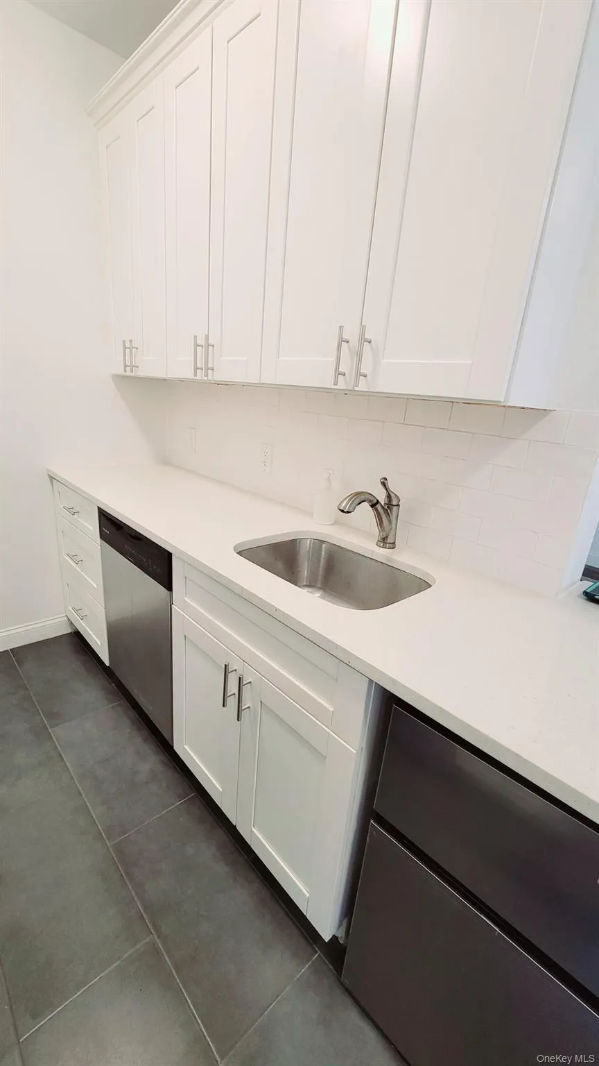 6109 39th Avenue, New York, NY, 2 Rooms Rooms,1 BathroomBathrooms,Residential Lease,For Rent,39th,0,1040275 6109 39th Avenue, New York, NY, 2 Rooms Rooms,1 BathroomBathrooms,Residential Lease,For Rent,39th,0,1040275