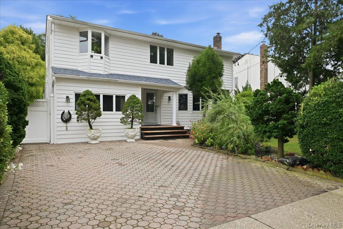 701 Hoover Street, Hempstead, NY, 4 Bedrooms Bedrooms, 8 Rooms Rooms,2 BathroomsBathrooms,Residential,For Rent,Hoover,0,1040278 701 Hoover Street, Hempstead, NY, 4 Bedrooms Bedrooms, 8 Rooms Rooms,2 BathroomsBathrooms,Residential,For Rent,Hoover,0,1040278