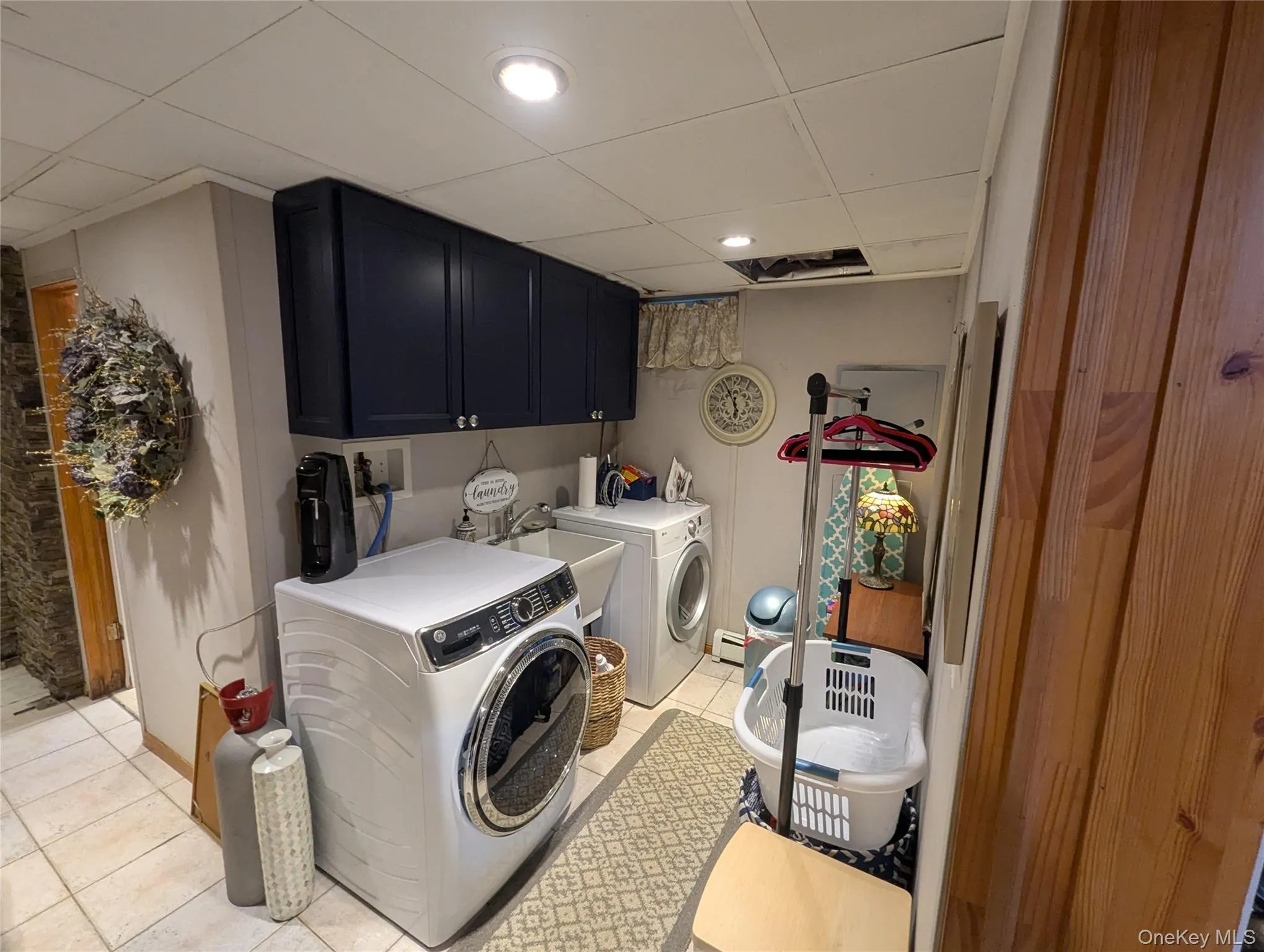 28 Brookfield Road, Smithtown, NY, 3 Bedrooms Bedrooms, 9 Rooms Rooms,2 BathroomsBathrooms,Residential Lease,For Rent,Brookfield,0,1040281 28 Brookfield Road, Smithtown, NY, 3 Bedrooms Bedrooms, 9 Rooms Rooms,2 BathroomsBathrooms,Residential Lease,For Rent,Brookfield,0,1040281