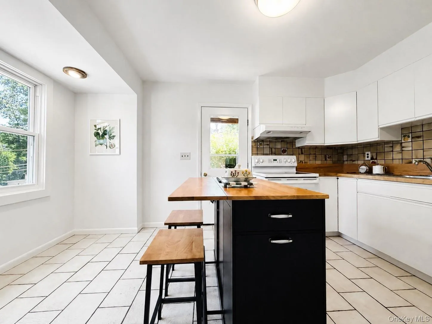 17 Mary Avenue, Carmel, NY, 3 Bedrooms Bedrooms, 6 Rooms Rooms,2 BathroomsBathrooms,Residential,For Rent,Mary,0,1040283 17 Mary Avenue, Carmel, NY, 3 Bedrooms Bedrooms, 6 Rooms Rooms,2 BathroomsBathrooms,Residential,For Rent,Mary,0,1040283