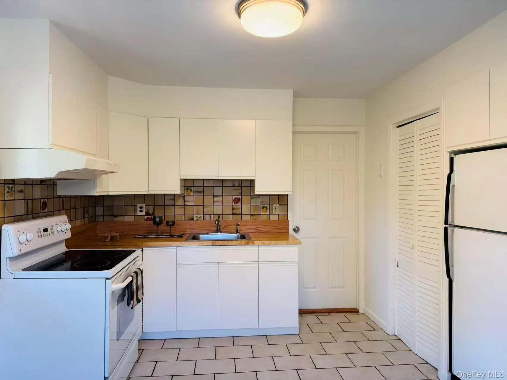 17 Mary Avenue, Carmel, NY, 3 Bedrooms Bedrooms, 6 Rooms Rooms,2 BathroomsBathrooms,Residential,For Rent,Mary,0,1040283 17 Mary Avenue, Carmel, NY, 3 Bedrooms Bedrooms, 6 Rooms Rooms,2 BathroomsBathrooms,Residential,For Rent,Mary,0,1040283