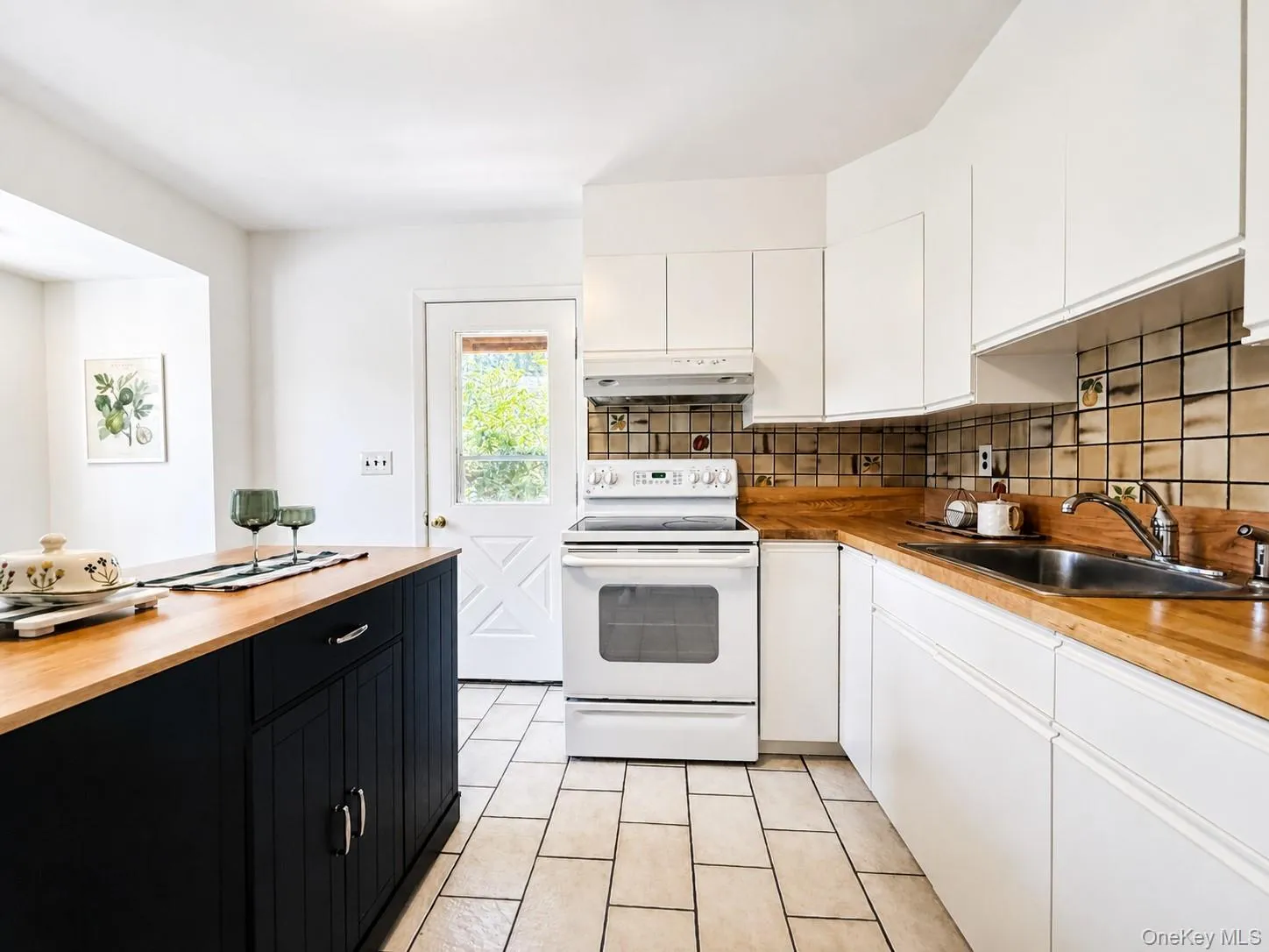 17 Mary Avenue, Carmel, NY, 3 Bedrooms Bedrooms, 6 Rooms Rooms,2 BathroomsBathrooms,Residential,For Rent,Mary,0,1040283 17 Mary Avenue, Carmel, NY, 3 Bedrooms Bedrooms, 6 Rooms Rooms,2 BathroomsBathrooms,Residential,For Rent,Mary,0,1040283
