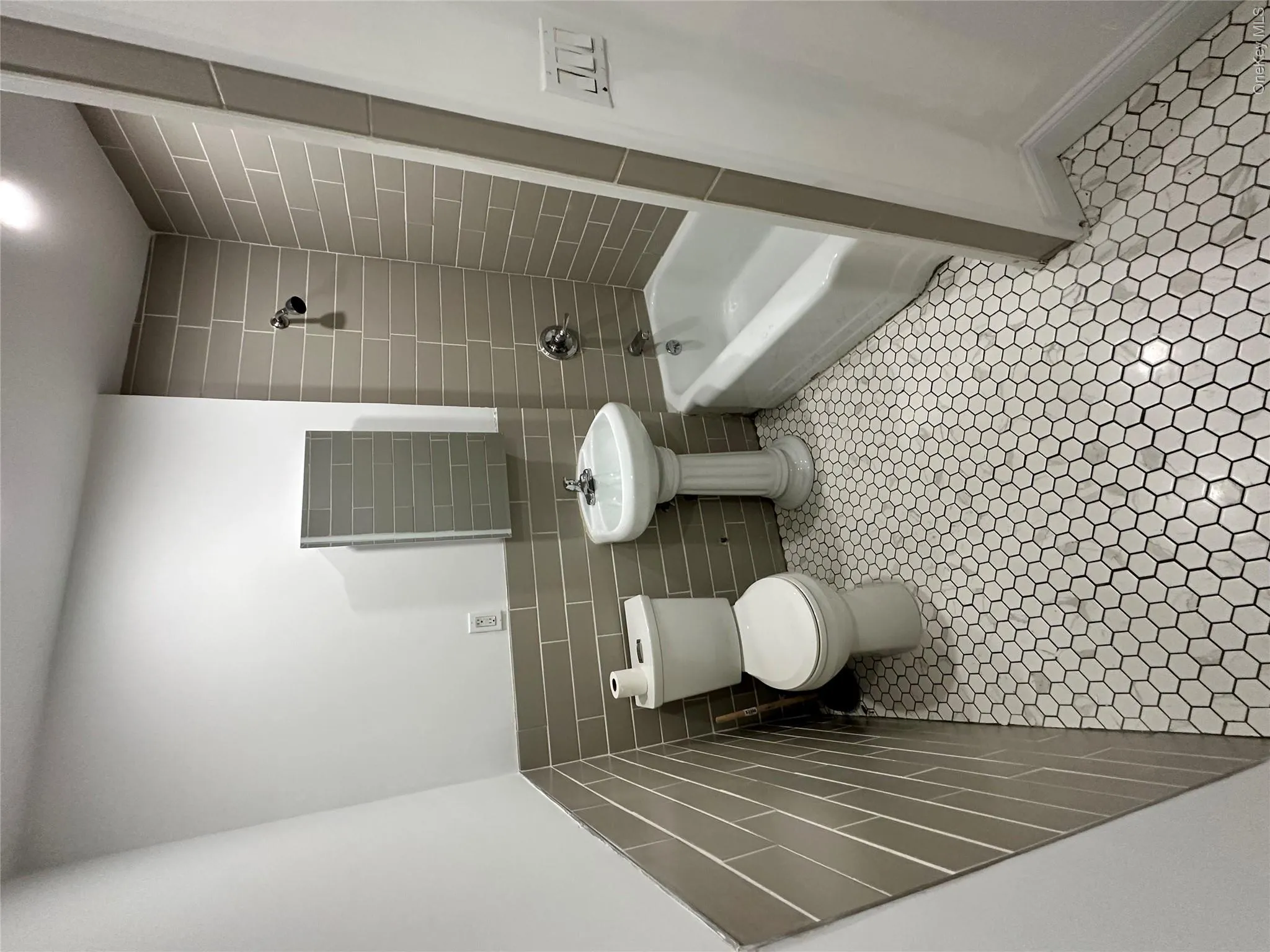2385 Barker Avenue, New York, NY, 1 Room Rooms,1 BathroomBathrooms,Residential,For Rent,Barker,0,1040299 2385 Barker Avenue, New York, NY, 1 Room Rooms,1 BathroomBathrooms,Residential,For Rent,Barker,0,1040299