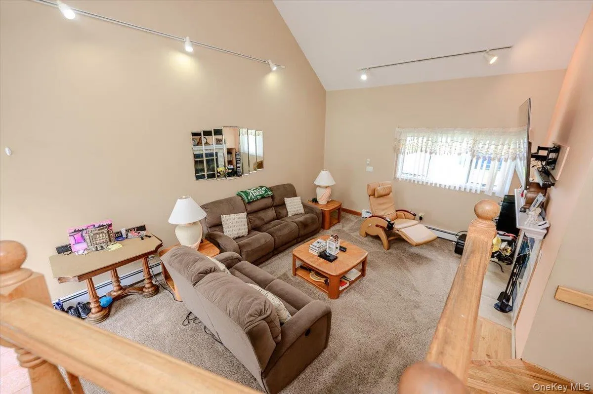694 Pease Lane, Islip, NY, 5 Bedrooms Bedrooms, 8 Rooms Rooms,2 BathroomsBathrooms,Residential,For Rent,Pease,0,1040300 694 Pease Lane, Islip, NY, 5 Bedrooms Bedrooms, 8 Rooms Rooms,2 BathroomsBathrooms,Residential,For Rent,Pease,0,1040300