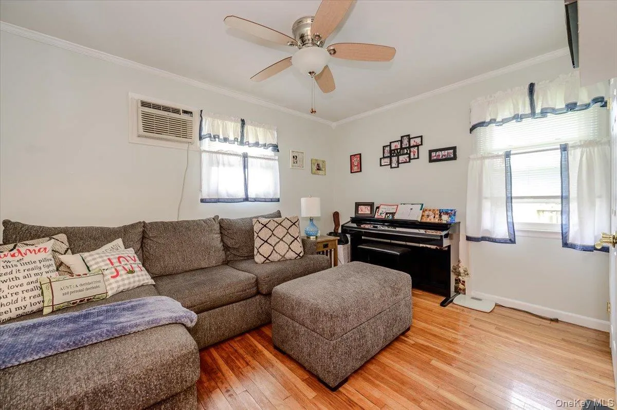 694 Pease Lane, Islip, NY, 5 Bedrooms Bedrooms, 8 Rooms Rooms,2 BathroomsBathrooms,Residential,For Rent,Pease,0,1040300 694 Pease Lane, Islip, NY, 5 Bedrooms Bedrooms, 8 Rooms Rooms,2 BathroomsBathrooms,Residential,For Rent,Pease,0,1040300