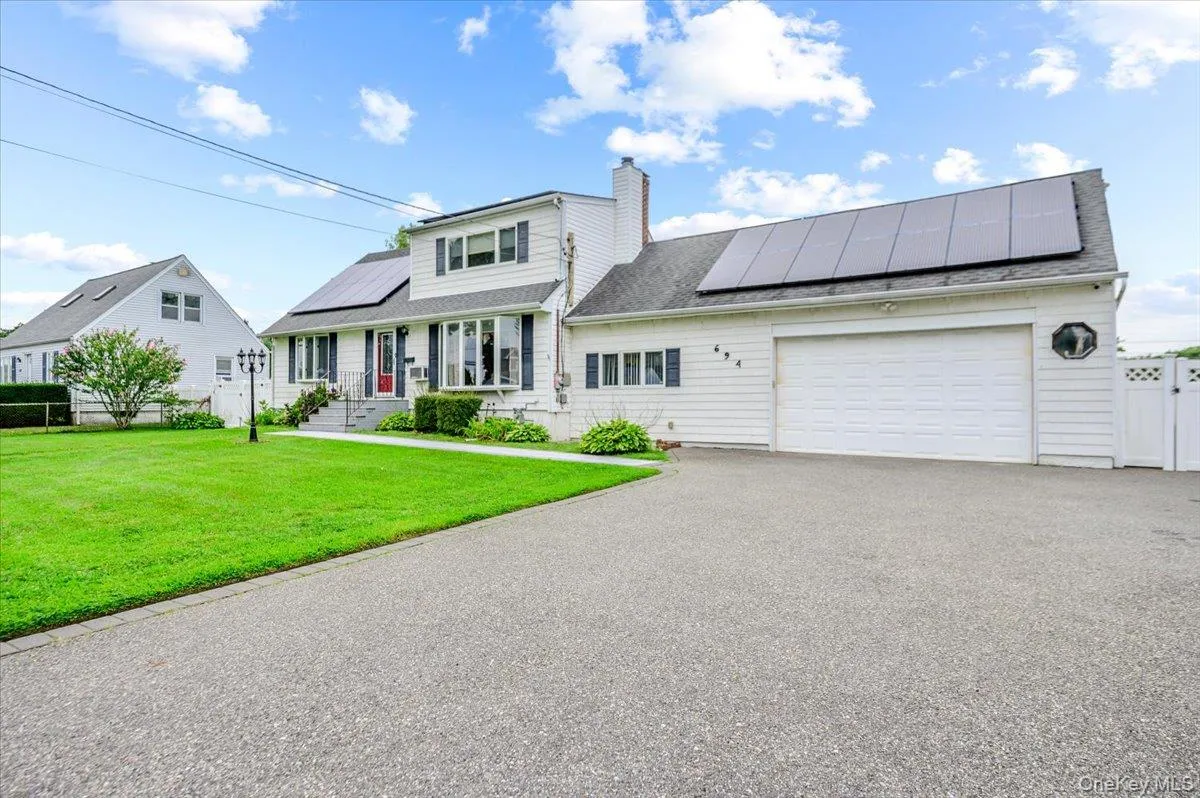 694 Pease Lane, Islip, NY, 5 Bedrooms Bedrooms, 8 Rooms Rooms,2 BathroomsBathrooms,Residential,For Rent,Pease,0,1040300 694 Pease Lane, Islip, NY, 5 Bedrooms Bedrooms, 8 Rooms Rooms,2 BathroomsBathrooms,Residential,For Rent,Pease,0,1040300