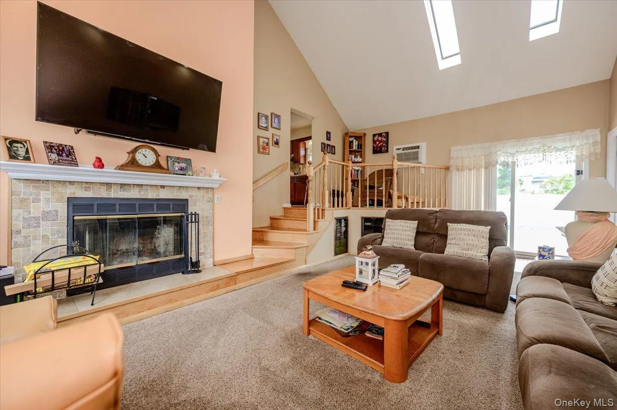 694 Pease Lane, Islip, NY, 5 Bedrooms Bedrooms, 8 Rooms Rooms,2 BathroomsBathrooms,Residential,For Rent,Pease,0,1040300 694 Pease Lane, Islip, NY, 5 Bedrooms Bedrooms, 8 Rooms Rooms,2 BathroomsBathrooms,Residential,For Rent,Pease,0,1040300