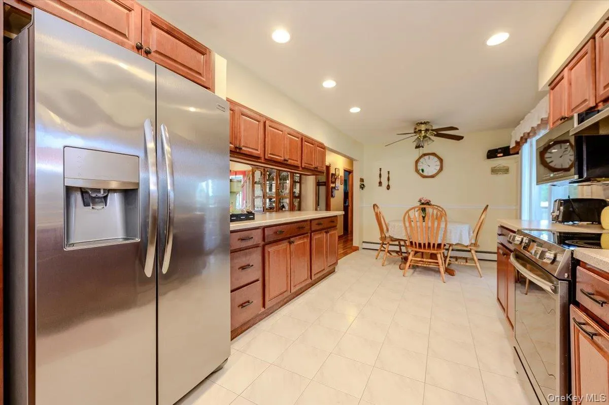 694 Pease Lane, Islip, NY, 5 Bedrooms Bedrooms, 8 Rooms Rooms,2 BathroomsBathrooms,Residential,For Rent,Pease,0,1040300 694 Pease Lane, Islip, NY, 5 Bedrooms Bedrooms, 8 Rooms Rooms,2 BathroomsBathrooms,Residential,For Rent,Pease,0,1040300