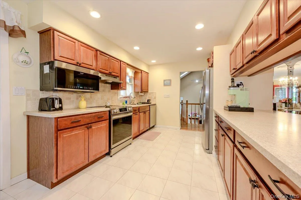 694 Pease Lane, Islip, NY, 5 Bedrooms Bedrooms, 8 Rooms Rooms,2 BathroomsBathrooms,Residential,For Rent,Pease,0,1040300 694 Pease Lane, Islip, NY, 5 Bedrooms Bedrooms, 8 Rooms Rooms,2 BathroomsBathrooms,Residential,For Rent,Pease,0,1040300