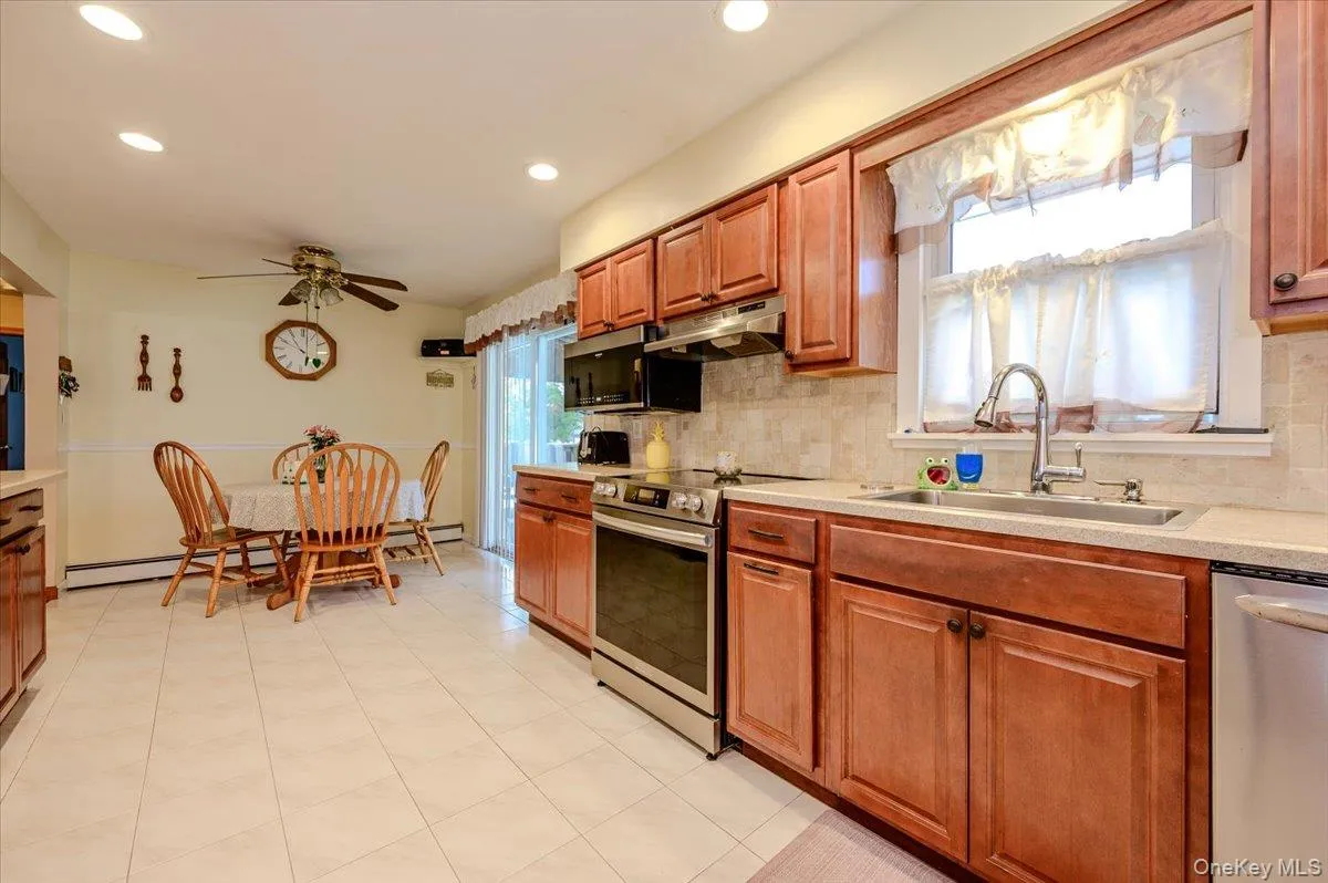 694 Pease Lane, Islip, NY, 5 Bedrooms Bedrooms, 8 Rooms Rooms,2 BathroomsBathrooms,Residential,For Rent,Pease,0,1040300 694 Pease Lane, Islip, NY, 5 Bedrooms Bedrooms, 8 Rooms Rooms,2 BathroomsBathrooms,Residential,For Rent,Pease,0,1040300