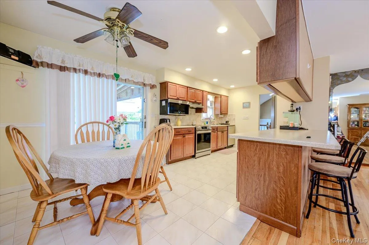 694 Pease Lane, Islip, NY, 5 Bedrooms Bedrooms, 8 Rooms Rooms,2 BathroomsBathrooms,Residential,For Rent,Pease,0,1040300 694 Pease Lane, Islip, NY, 5 Bedrooms Bedrooms, 8 Rooms Rooms,2 BathroomsBathrooms,Residential,For Rent,Pease,0,1040300