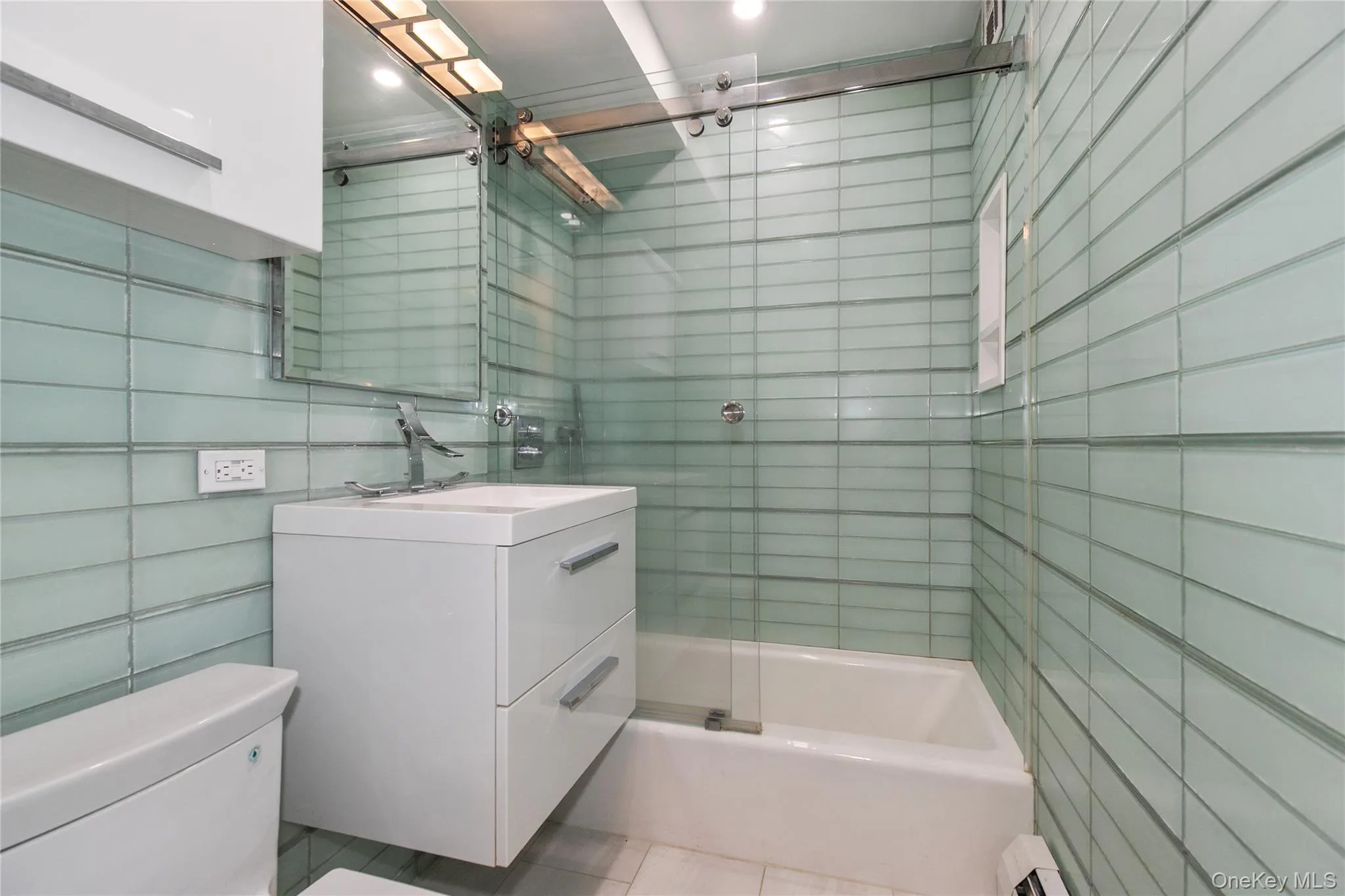 185 Middle Neck, North Hempstead, NY, 1 Bedroom Bedrooms, 4 Rooms Rooms,1 BathroomBathrooms,Residential,For Rent,Middle Neck,0,1040303 185 Middle Neck, North Hempstead, NY, 1 Bedroom Bedrooms, 4 Rooms Rooms,1 BathroomBathrooms,Residential,For Rent,Middle Neck,0,1040303