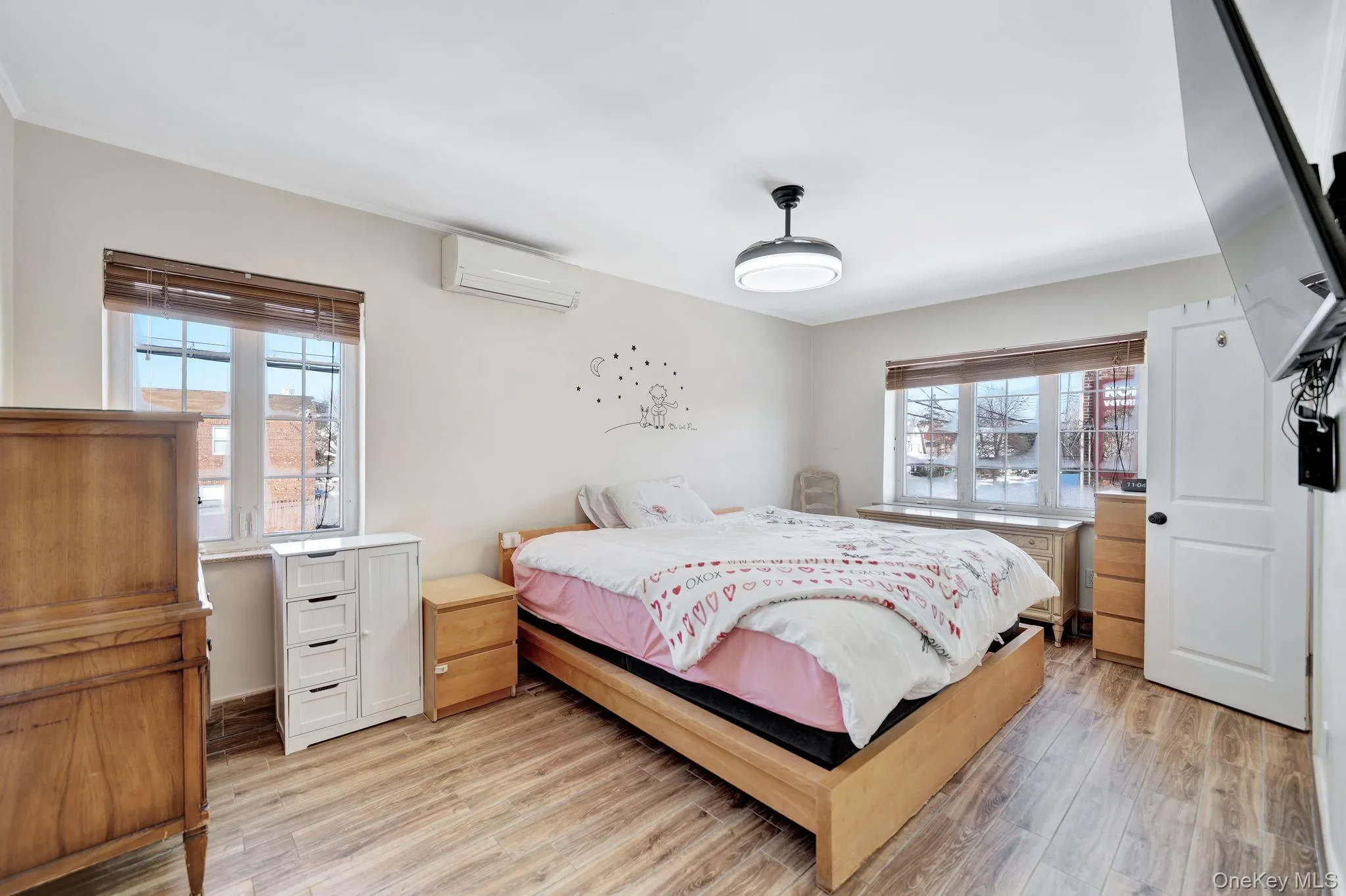 1701 Burnett Street, New York, NY, 3 Bedrooms Bedrooms, 4 Rooms Rooms,2 BathroomsBathrooms,Residential Lease,For Rent,Burnett,0,1040308 1701 Burnett Street, New York, NY, 3 Bedrooms Bedrooms, 4 Rooms Rooms,2 BathroomsBathrooms,Residential Lease,For Rent,Burnett,0,1040308