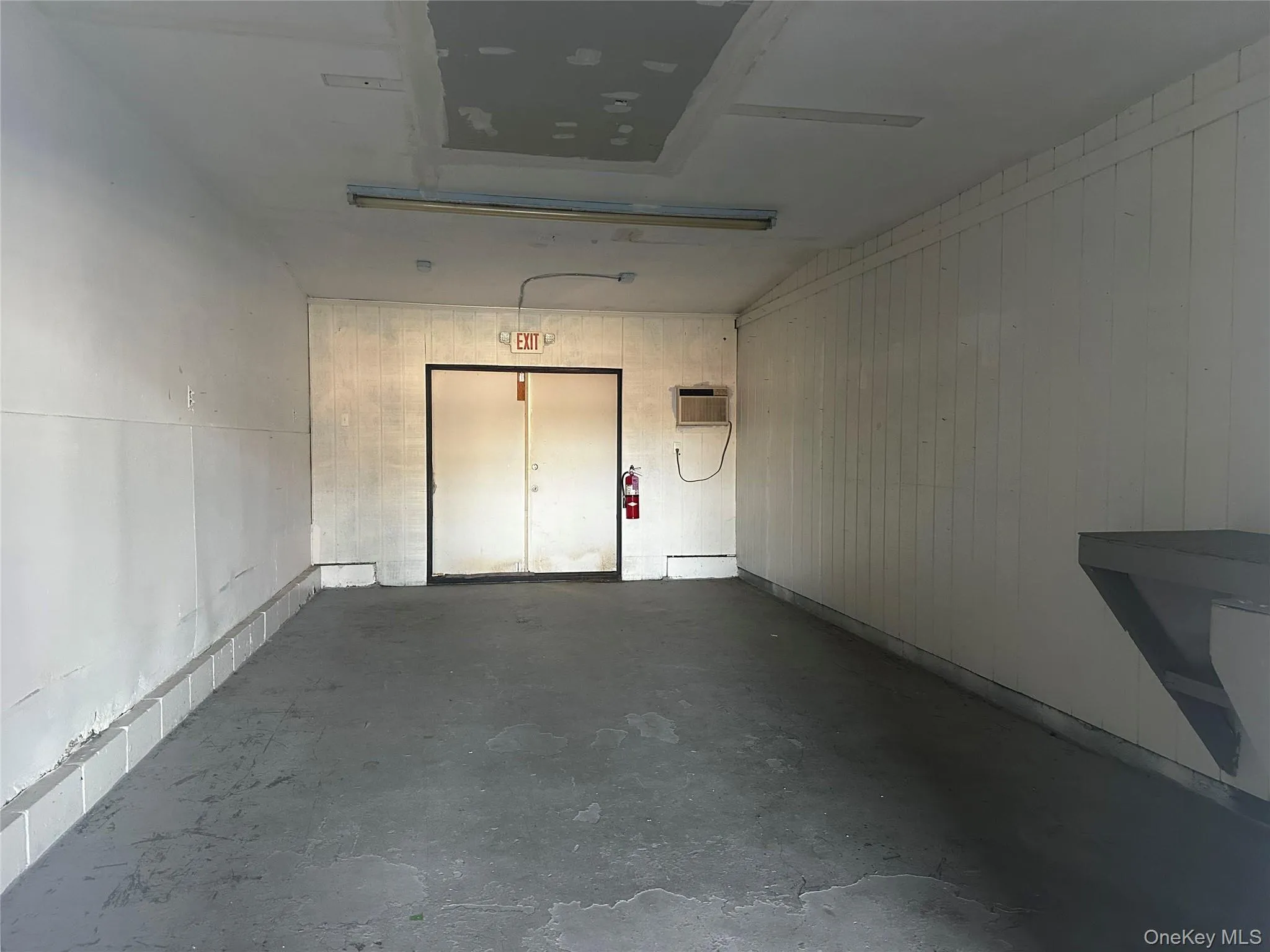 Smaller Spaces in the back could be customized for your needs. Smaller Spaces in the back could be customized for your needs.
