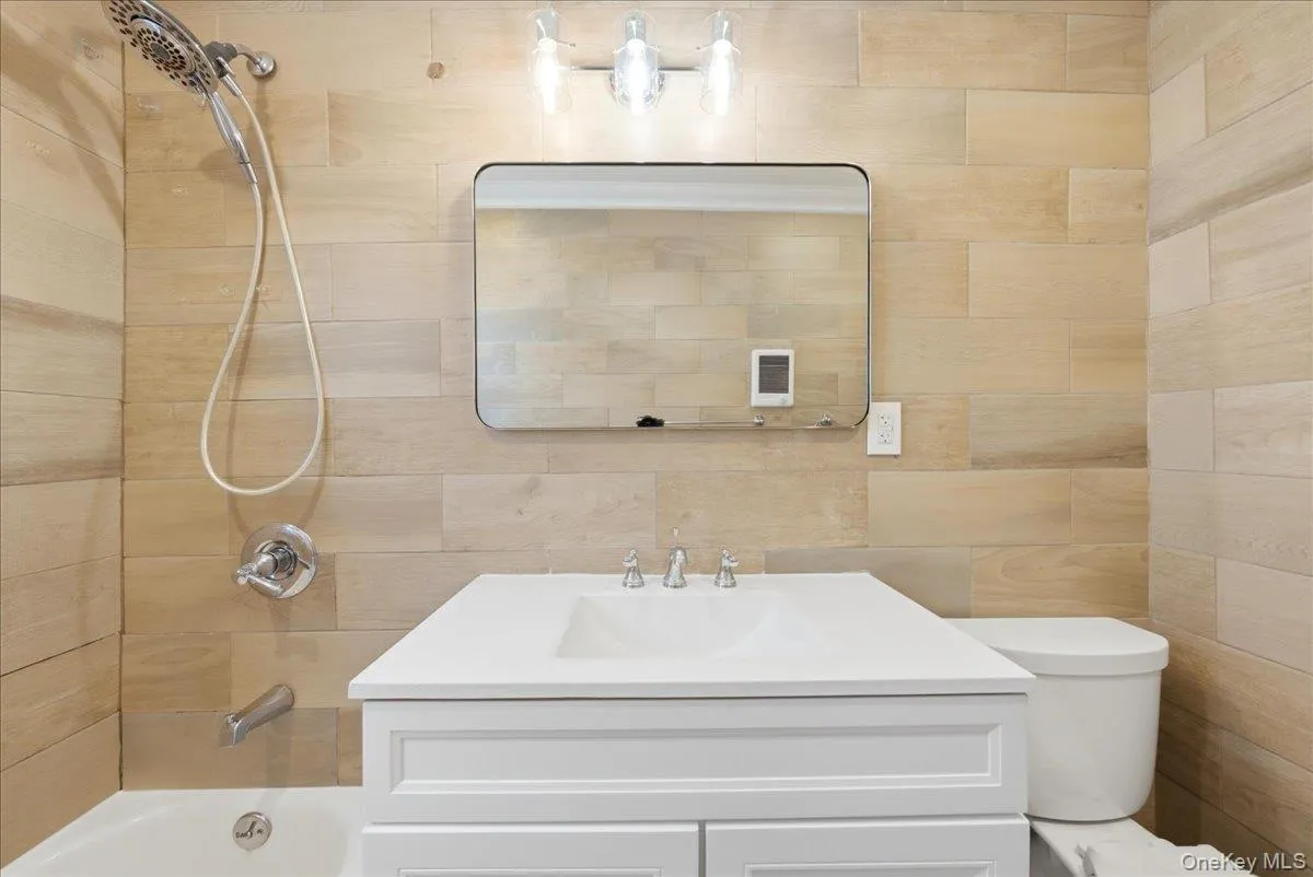4024 Monticello Avenue, New York, NY, 3 Bedrooms Bedrooms, 6 Rooms Rooms,1 BathroomBathrooms,Residential Lease,For Rent,Monticello,0,1040320 4024 Monticello Avenue, New York, NY, 3 Bedrooms Bedrooms, 6 Rooms Rooms,1 BathroomBathrooms,Residential Lease,For Rent,Monticello,0,1040320