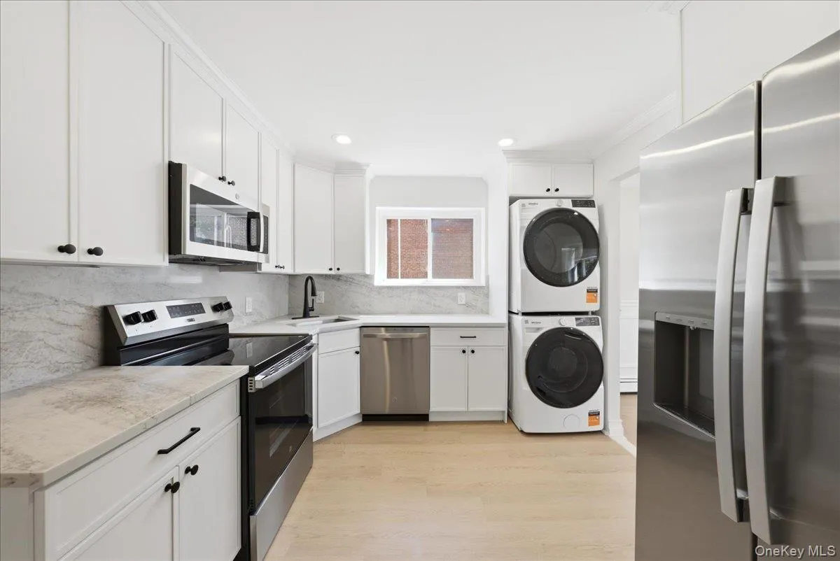 4024 Monticello Avenue, New York, NY, 3 Bedrooms Bedrooms, 6 Rooms Rooms,1 BathroomBathrooms,Residential Lease,For Rent,Monticello,0,1040320 4024 Monticello Avenue, New York, NY, 3 Bedrooms Bedrooms, 6 Rooms Rooms,1 BathroomBathrooms,Residential Lease,For Rent,Monticello,0,1040320