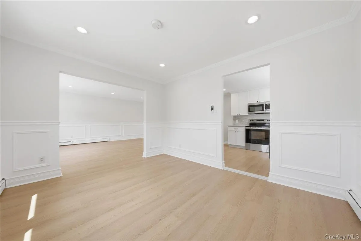 4024 Monticello Avenue, New York, NY, 3 Bedrooms Bedrooms, 6 Rooms Rooms,1 BathroomBathrooms,Residential Lease,For Rent,Monticello,0,1040320 4024 Monticello Avenue, New York, NY, 3 Bedrooms Bedrooms, 6 Rooms Rooms,1 BathroomBathrooms,Residential Lease,For Rent,Monticello,0,1040320