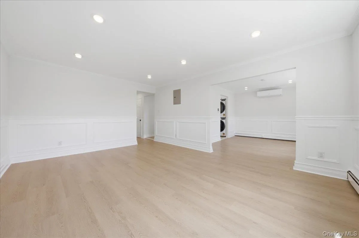 4024 Monticello Avenue, New York, NY, 3 Bedrooms Bedrooms, 6 Rooms Rooms,1 BathroomBathrooms,Residential Lease,For Rent,Monticello,0,1040320 4024 Monticello Avenue, New York, NY, 3 Bedrooms Bedrooms, 6 Rooms Rooms,1 BathroomBathrooms,Residential Lease,For Rent,Monticello,0,1040320