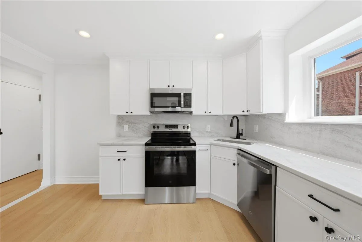 4024 Monticello Avenue, New York, NY, 3 Bedrooms Bedrooms, 6 Rooms Rooms,1 BathroomBathrooms,Residential Lease,For Rent,Monticello,0,1040320 4024 Monticello Avenue, New York, NY, 3 Bedrooms Bedrooms, 6 Rooms Rooms,1 BathroomBathrooms,Residential Lease,For Rent,Monticello,0,1040320