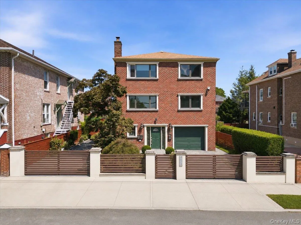 4024 Monticello Avenue, New York, NY, 3 Bedrooms Bedrooms, 6 Rooms Rooms,1 BathroomBathrooms,Residential Lease,For Rent,Monticello,0,1040320 4024 Monticello Avenue, New York, NY, 3 Bedrooms Bedrooms, 6 Rooms Rooms,1 BathroomBathrooms,Residential Lease,For Rent,Monticello,0,1040320