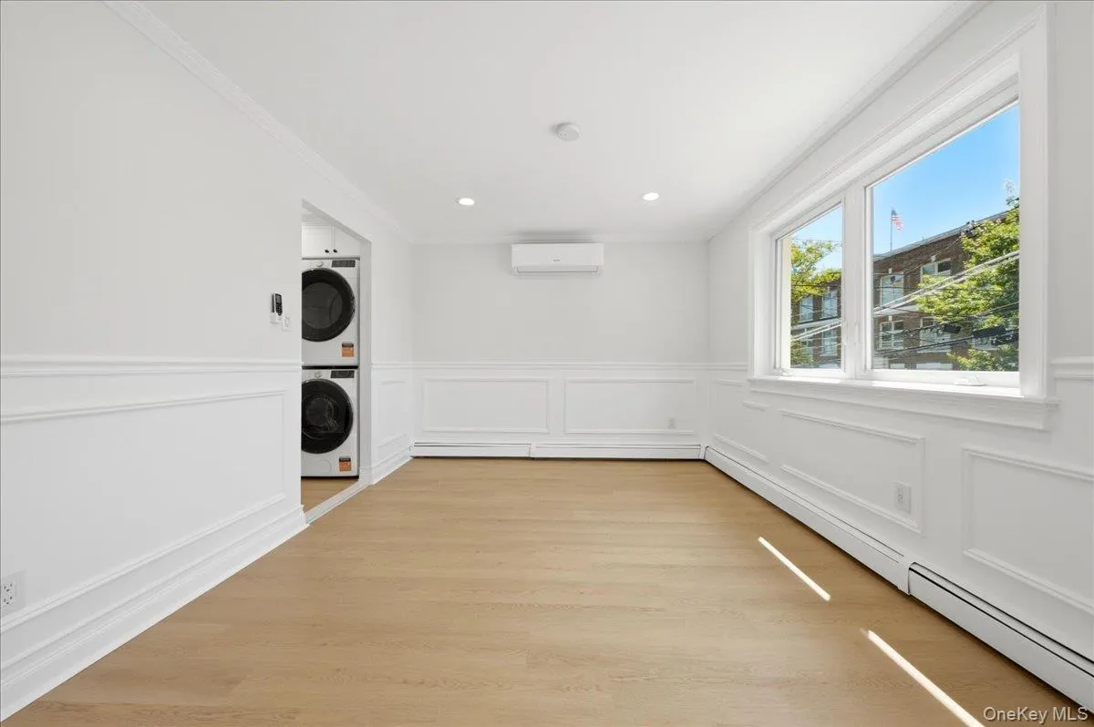 4024 Monticello Avenue, New York, NY, 3 Bedrooms Bedrooms, 6 Rooms Rooms,1 BathroomBathrooms,Residential Lease,For Rent,Monticello,0,1040320 4024 Monticello Avenue, New York, NY, 3 Bedrooms Bedrooms, 6 Rooms Rooms,1 BathroomBathrooms,Residential Lease,For Rent,Monticello,0,1040320