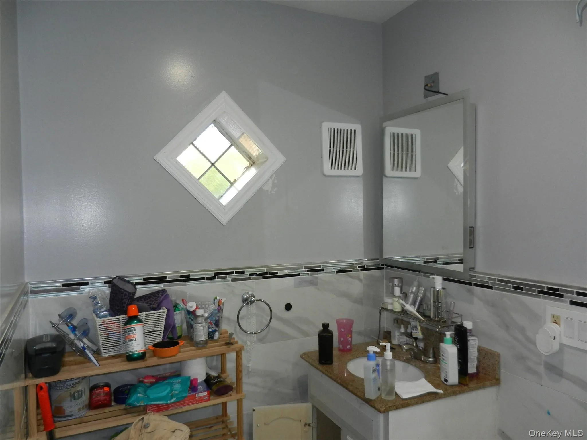 17220 111th Avenue, New York, NY, 3 Bedrooms Bedrooms, 8 Rooms Rooms,2 BathroomsBathrooms,Residential,For Rent,111th,0,1040323 17220 111th Avenue, New York, NY, 3 Bedrooms Bedrooms, 8 Rooms Rooms,2 BathroomsBathrooms,Residential,For Rent,111th,0,1040323
