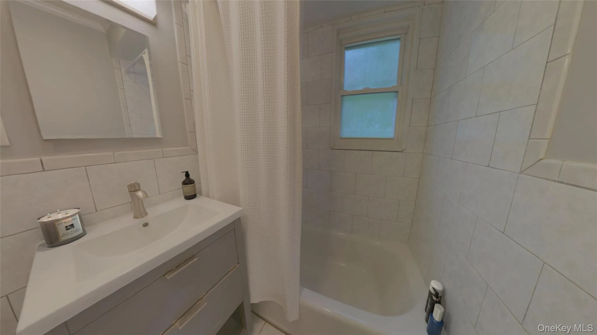 Main Level Bathroom Main Level Bathroom