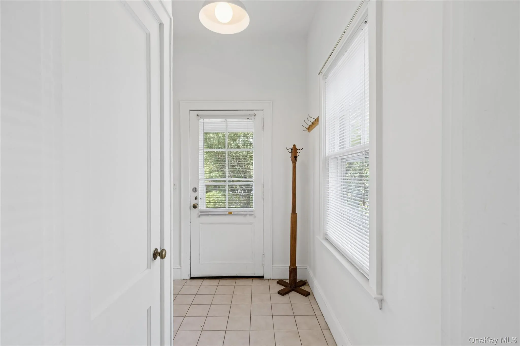 208A Wheatley Road, Oyster Bay, NY, 3 Bedrooms Bedrooms, 6 Rooms Rooms,1 BathroomBathrooms,Residential Lease,For Rent,Wheatley,0,1040325 208A Wheatley Road, Oyster Bay, NY, 3 Bedrooms Bedrooms, 6 Rooms Rooms,1 BathroomBathrooms,Residential Lease,For Rent,Wheatley,0,1040325
