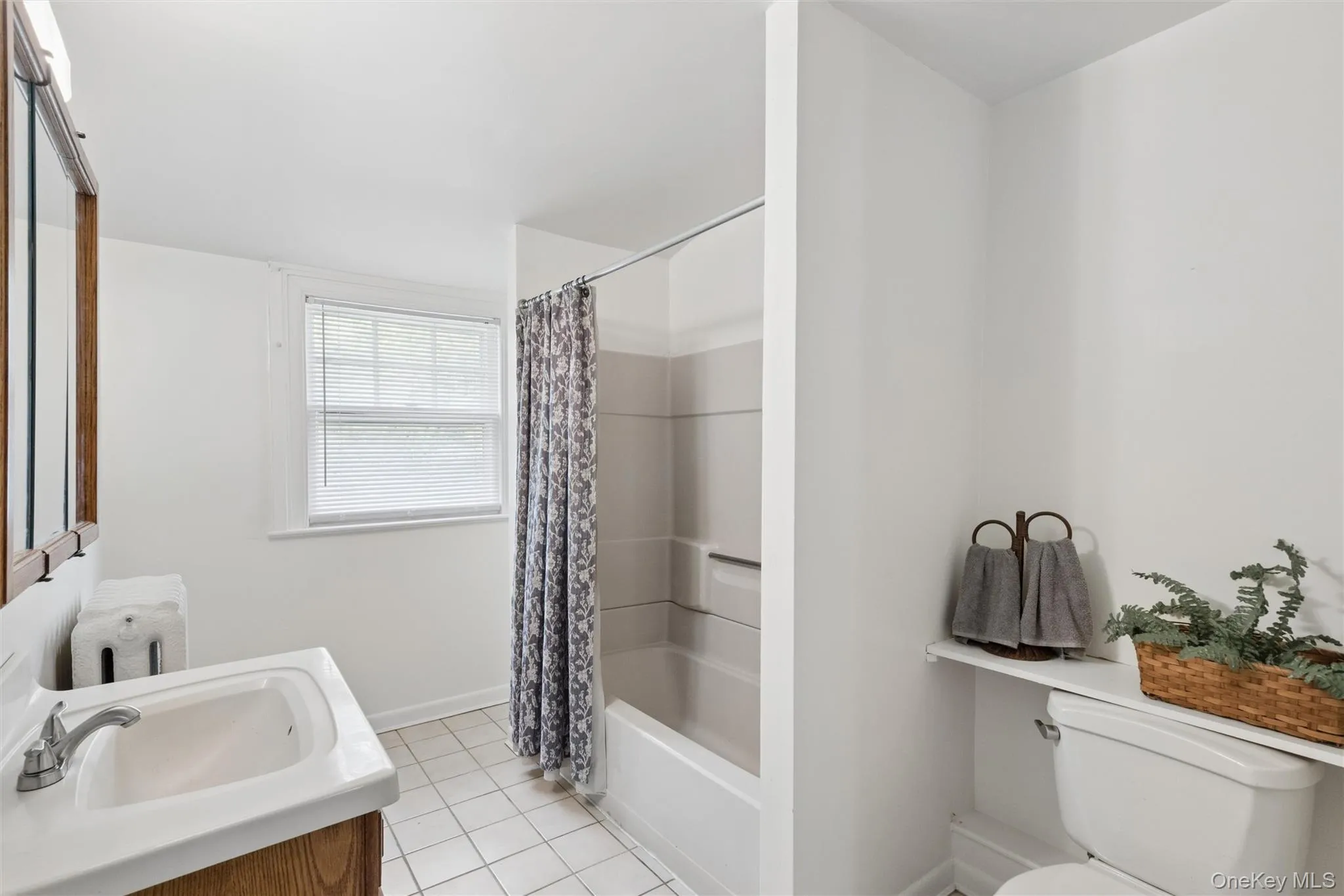 208A Wheatley Road, Oyster Bay, NY, 3 Bedrooms Bedrooms, 6 Rooms Rooms,1 BathroomBathrooms,Residential Lease,For Rent,Wheatley,0,1040325 208A Wheatley Road, Oyster Bay, NY, 3 Bedrooms Bedrooms, 6 Rooms Rooms,1 BathroomBathrooms,Residential Lease,For Rent,Wheatley,0,1040325