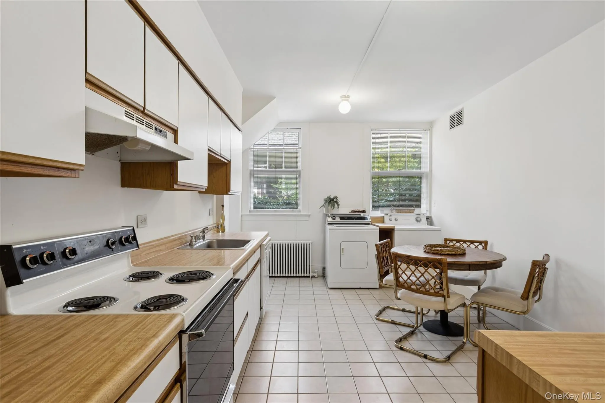 208A Wheatley Road, Oyster Bay, NY, 3 Bedrooms Bedrooms, 6 Rooms Rooms,1 BathroomBathrooms,Residential Lease,For Rent,Wheatley,0,1040325 208A Wheatley Road, Oyster Bay, NY, 3 Bedrooms Bedrooms, 6 Rooms Rooms,1 BathroomBathrooms,Residential Lease,For Rent,Wheatley,0,1040325