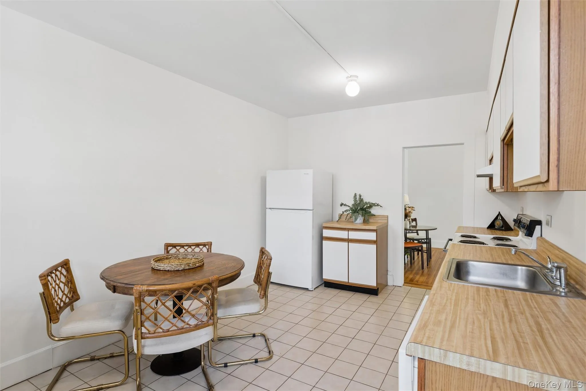 208A Wheatley Road, Oyster Bay, NY, 3 Bedrooms Bedrooms, 6 Rooms Rooms,1 BathroomBathrooms,Residential Lease,For Rent,Wheatley,0,1040325 208A Wheatley Road, Oyster Bay, NY, 3 Bedrooms Bedrooms, 6 Rooms Rooms,1 BathroomBathrooms,Residential Lease,For Rent,Wheatley,0,1040325