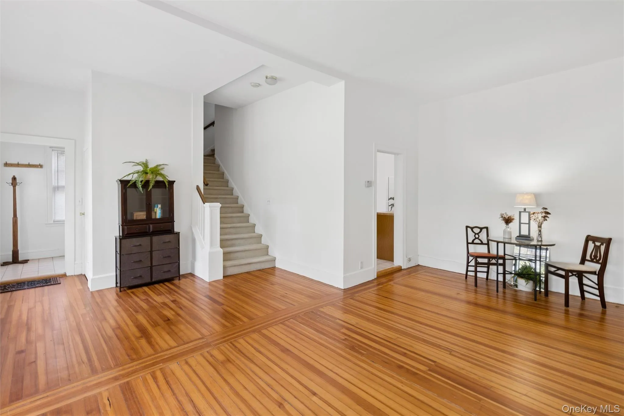 208A Wheatley Road, Oyster Bay, NY, 3 Bedrooms Bedrooms, 6 Rooms Rooms,1 BathroomBathrooms,Residential Lease,For Rent,Wheatley,0,1040325 208A Wheatley Road, Oyster Bay, NY, 3 Bedrooms Bedrooms, 6 Rooms Rooms,1 BathroomBathrooms,Residential Lease,For Rent,Wheatley,0,1040325