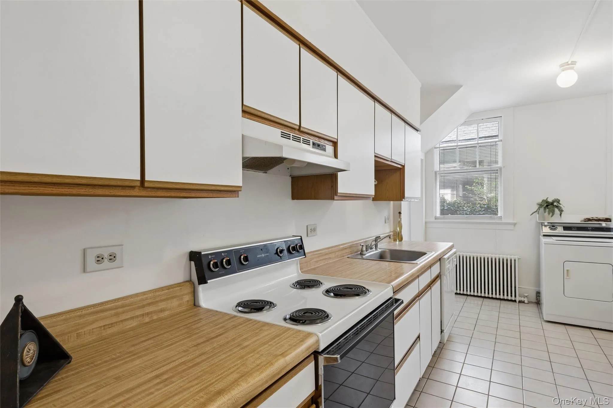 208A Wheatley Road, Oyster Bay, NY, 3 Bedrooms Bedrooms, 6 Rooms Rooms,1 BathroomBathrooms,Residential Lease,For Rent,Wheatley,0,1040325 208A Wheatley Road, Oyster Bay, NY, 3 Bedrooms Bedrooms, 6 Rooms Rooms,1 BathroomBathrooms,Residential Lease,For Rent,Wheatley,0,1040325