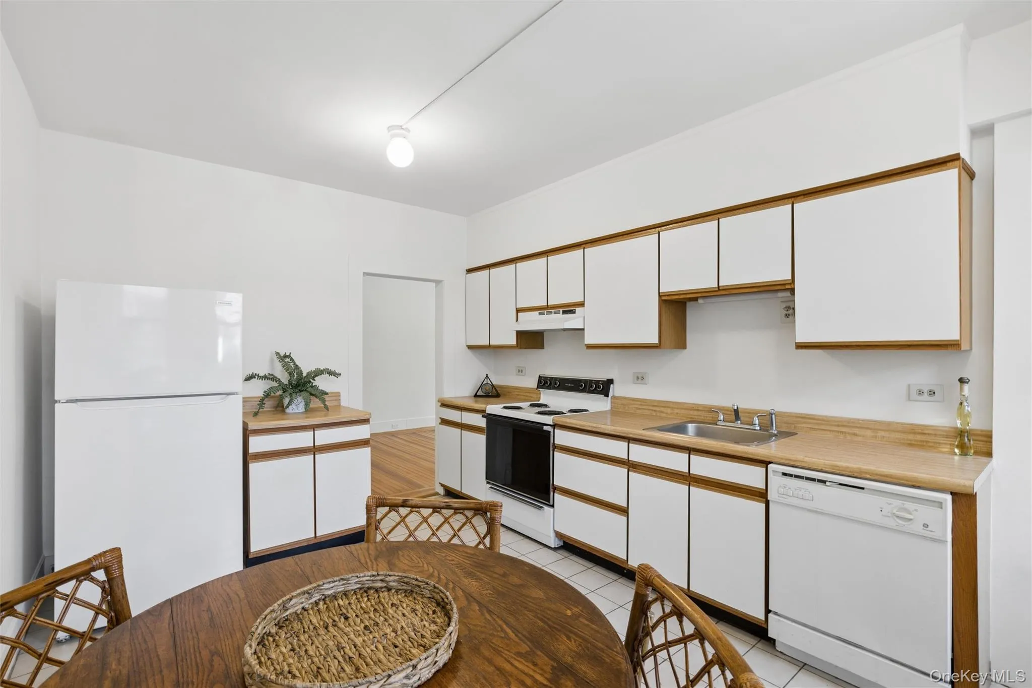 208A Wheatley Road, Oyster Bay, NY, 3 Bedrooms Bedrooms, 6 Rooms Rooms,1 BathroomBathrooms,Residential Lease,For Rent,Wheatley,0,1040325 208A Wheatley Road, Oyster Bay, NY, 3 Bedrooms Bedrooms, 6 Rooms Rooms,1 BathroomBathrooms,Residential Lease,For Rent,Wheatley,0,1040325