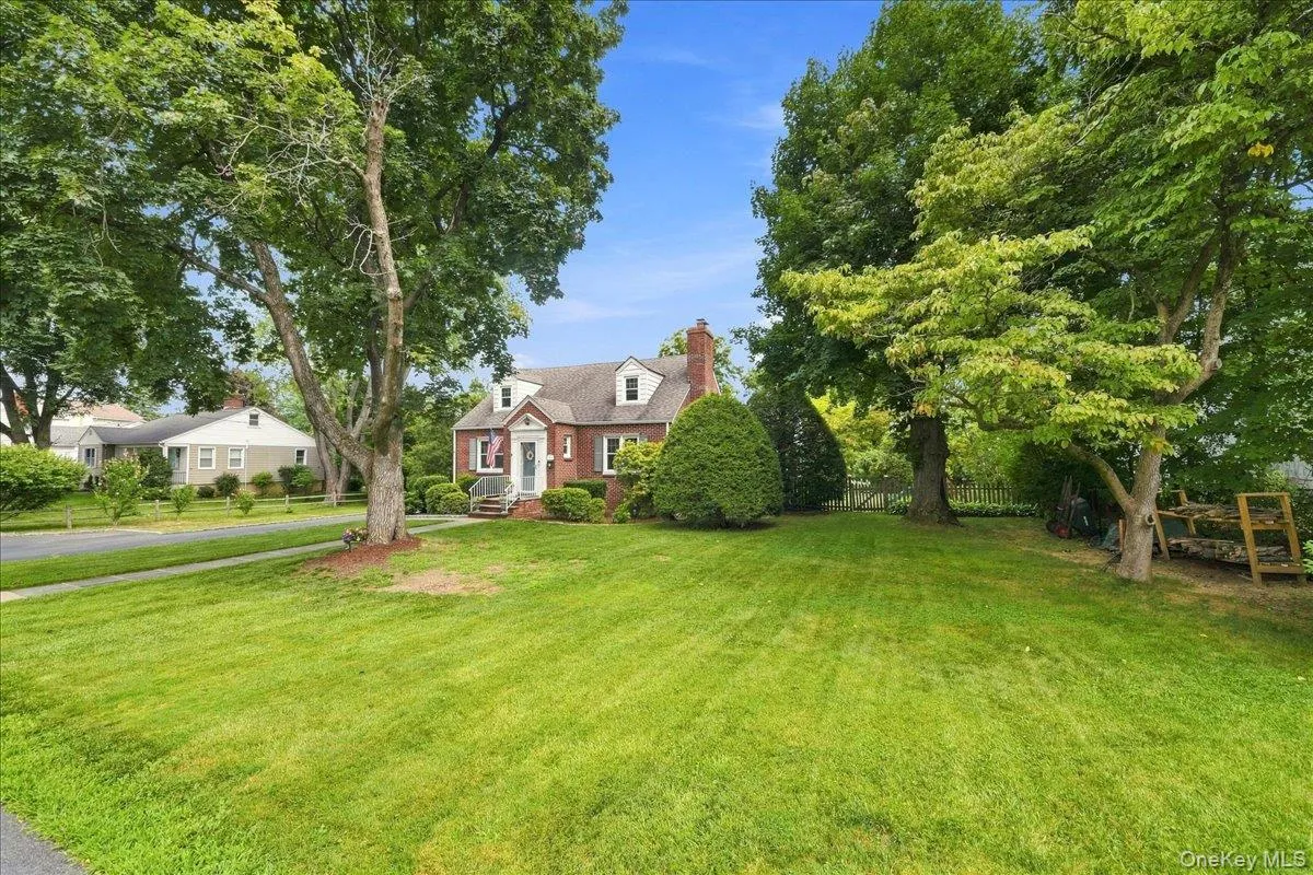 332 Kelly Street, Mount Pleasant, NY, 4 Bedrooms Bedrooms, 9 Rooms Rooms,2 BathroomsBathrooms,Residential,For Rent,Kelly,0,1040332 332 Kelly Street, Mount Pleasant, NY, 4 Bedrooms Bedrooms, 9 Rooms Rooms,2 BathroomsBathrooms,Residential,For Rent,Kelly,0,1040332