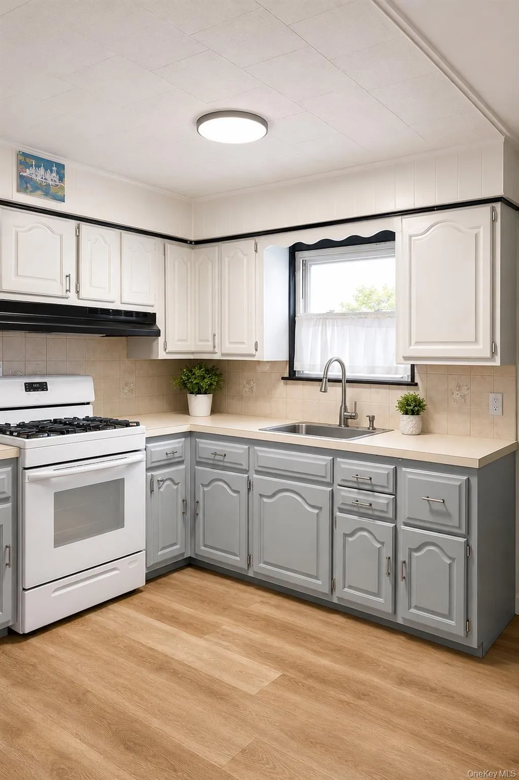 6931 Almeda Avenue, New York, NY, 4 Bedrooms Bedrooms, 7 Rooms Rooms,2 BathroomsBathrooms,Residential,For Rent,Almeda,0,1040339 6931 Almeda Avenue, New York, NY, 4 Bedrooms Bedrooms, 7 Rooms Rooms,2 BathroomsBathrooms,Residential,For Rent,Almeda,0,1040339
