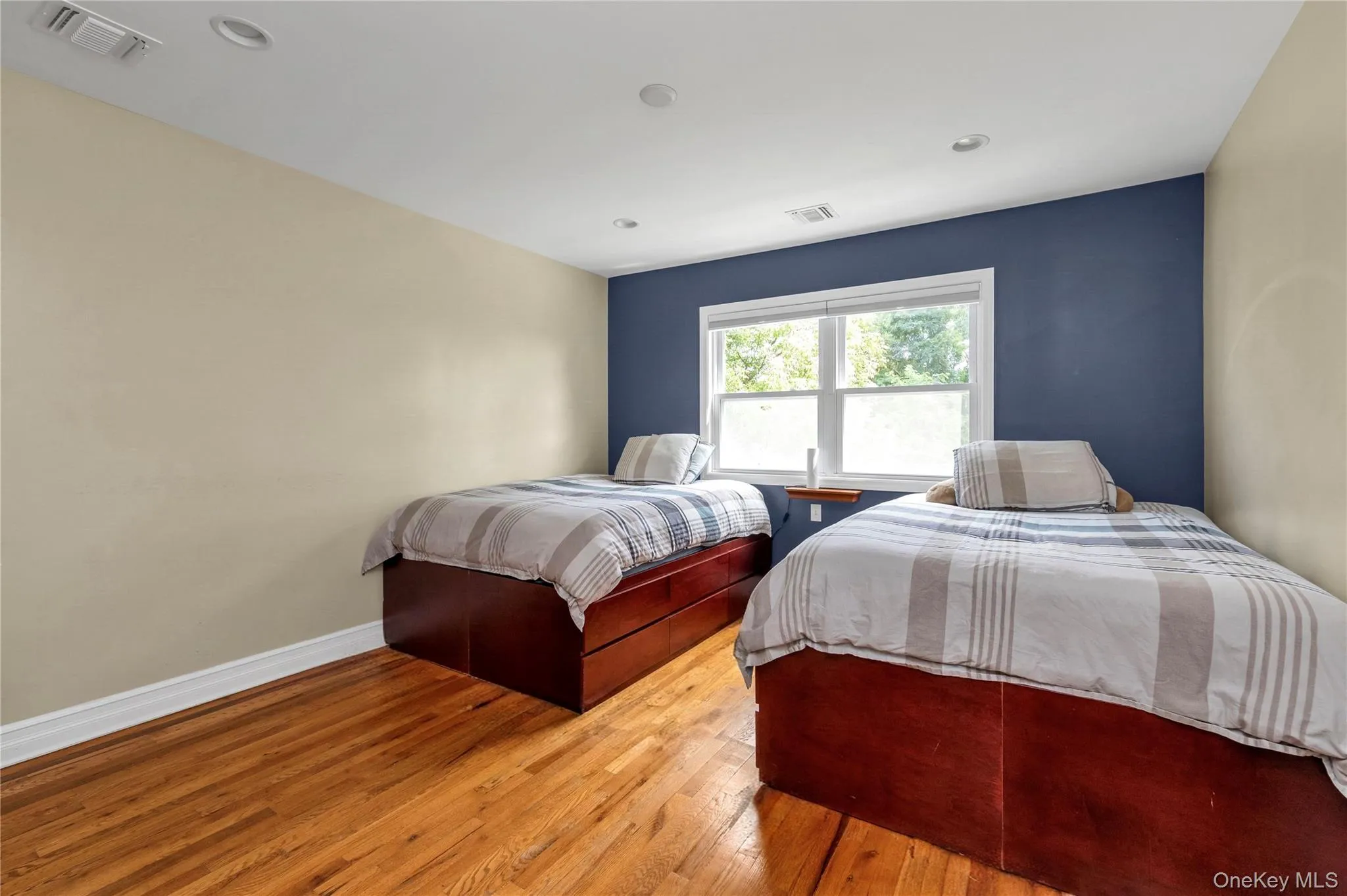 647 Jarvis Avenue, New York, NY, 4 Bedrooms Bedrooms, 10 Rooms Rooms,3 BathroomsBathrooms,Residential,For Rent,Jarvis,0,1040340 647 Jarvis Avenue, New York, NY, 4 Bedrooms Bedrooms, 10 Rooms Rooms,3 BathroomsBathrooms,Residential,For Rent,Jarvis,0,1040340