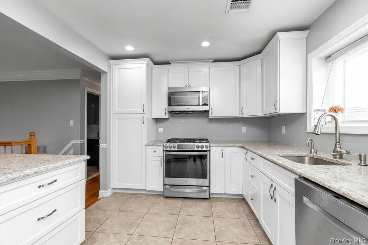 647 Jarvis Avenue, New York, NY, 4 Bedrooms Bedrooms, 10 Rooms Rooms,3 BathroomsBathrooms,Residential,For Rent,Jarvis,0,1040340 647 Jarvis Avenue, New York, NY, 4 Bedrooms Bedrooms, 10 Rooms Rooms,3 BathroomsBathrooms,Residential,For Rent,Jarvis,0,1040340