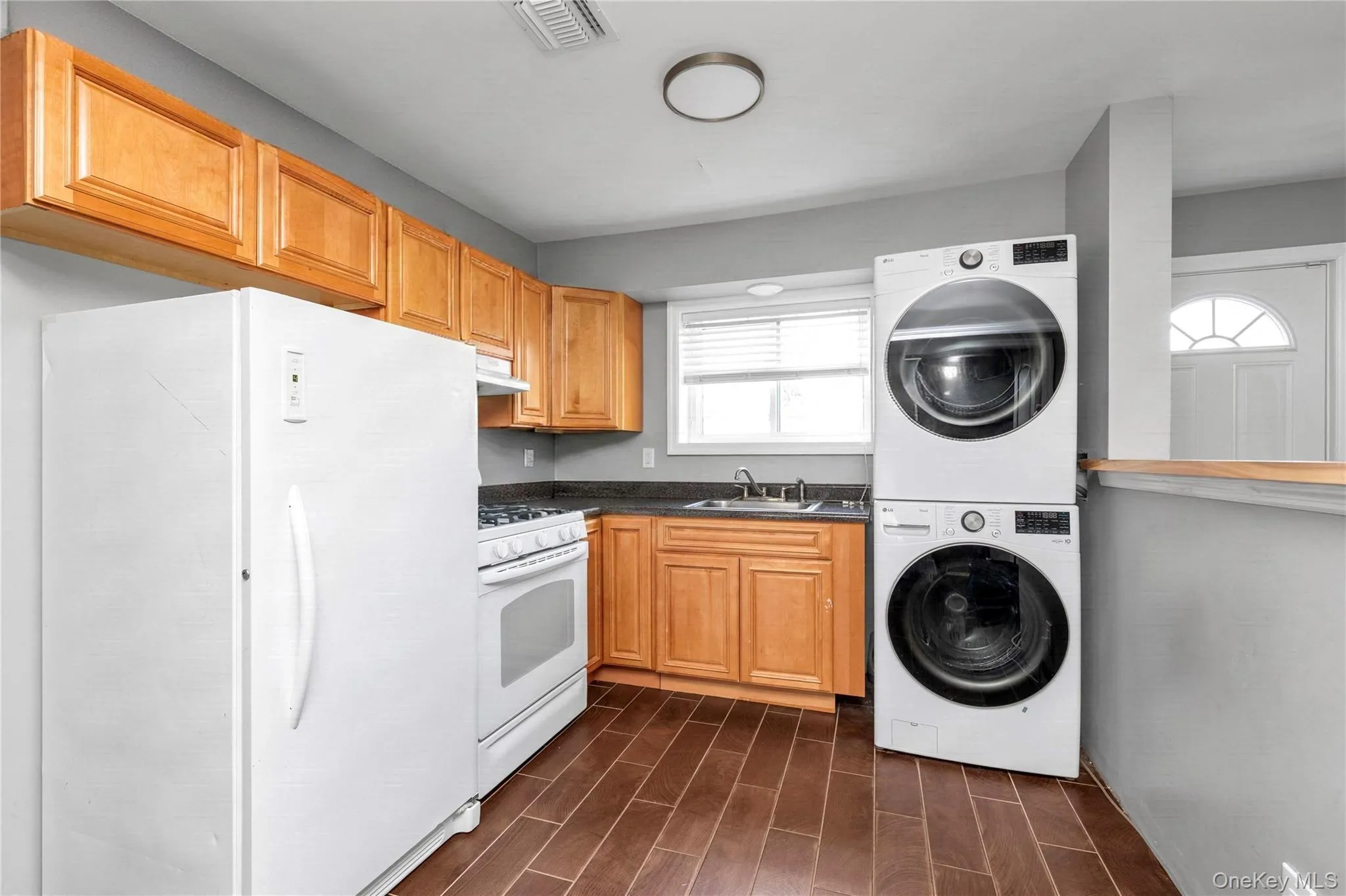 647 Jarvis Avenue, New York, NY, 4 Bedrooms Bedrooms, 10 Rooms Rooms,3 BathroomsBathrooms,Residential,For Rent,Jarvis,0,1040340 647 Jarvis Avenue, New York, NY, 4 Bedrooms Bedrooms, 10 Rooms Rooms,3 BathroomsBathrooms,Residential,For Rent,Jarvis,0,1040340
