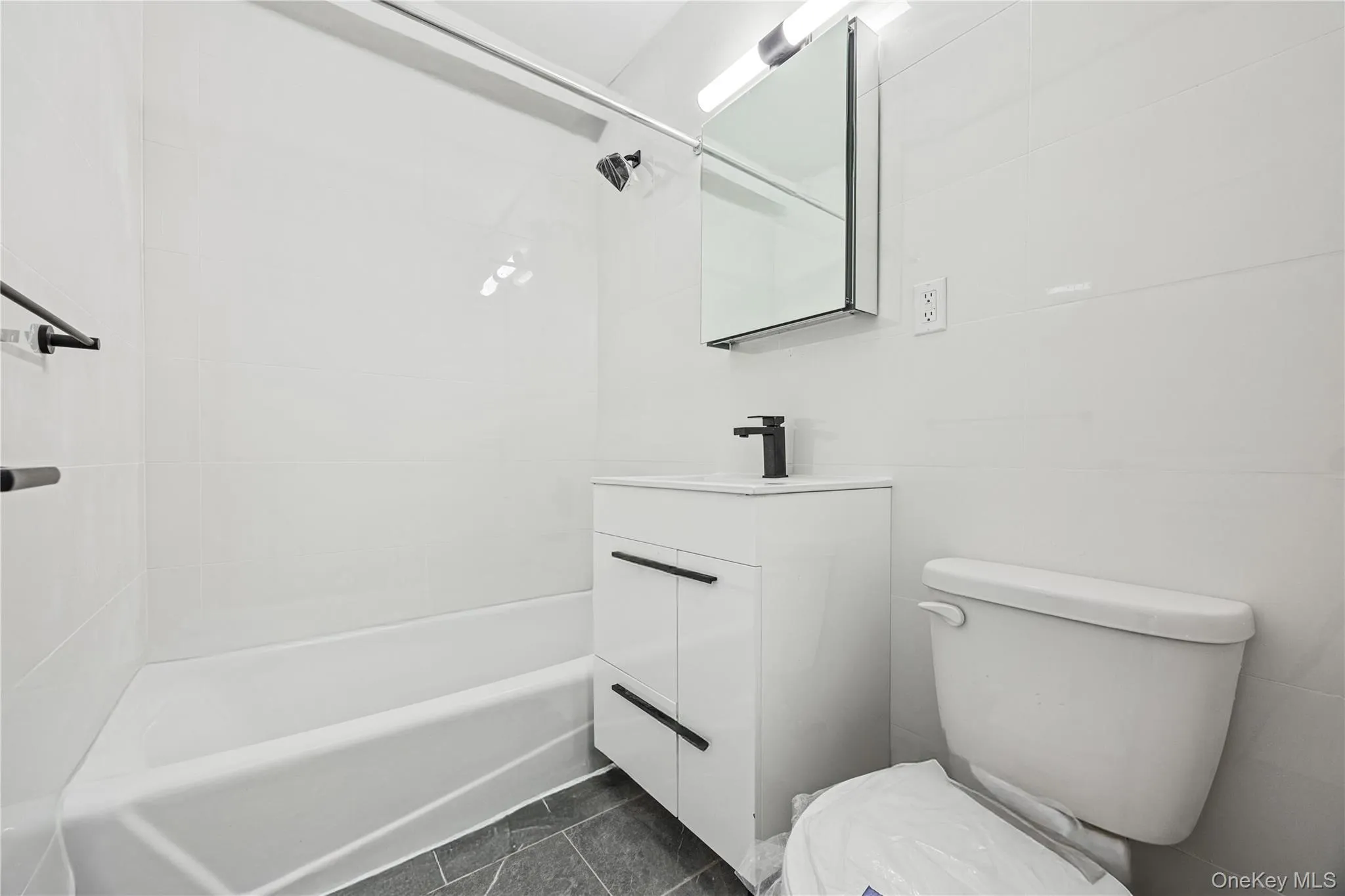 Newly renovated full bath Newly renovated full bath