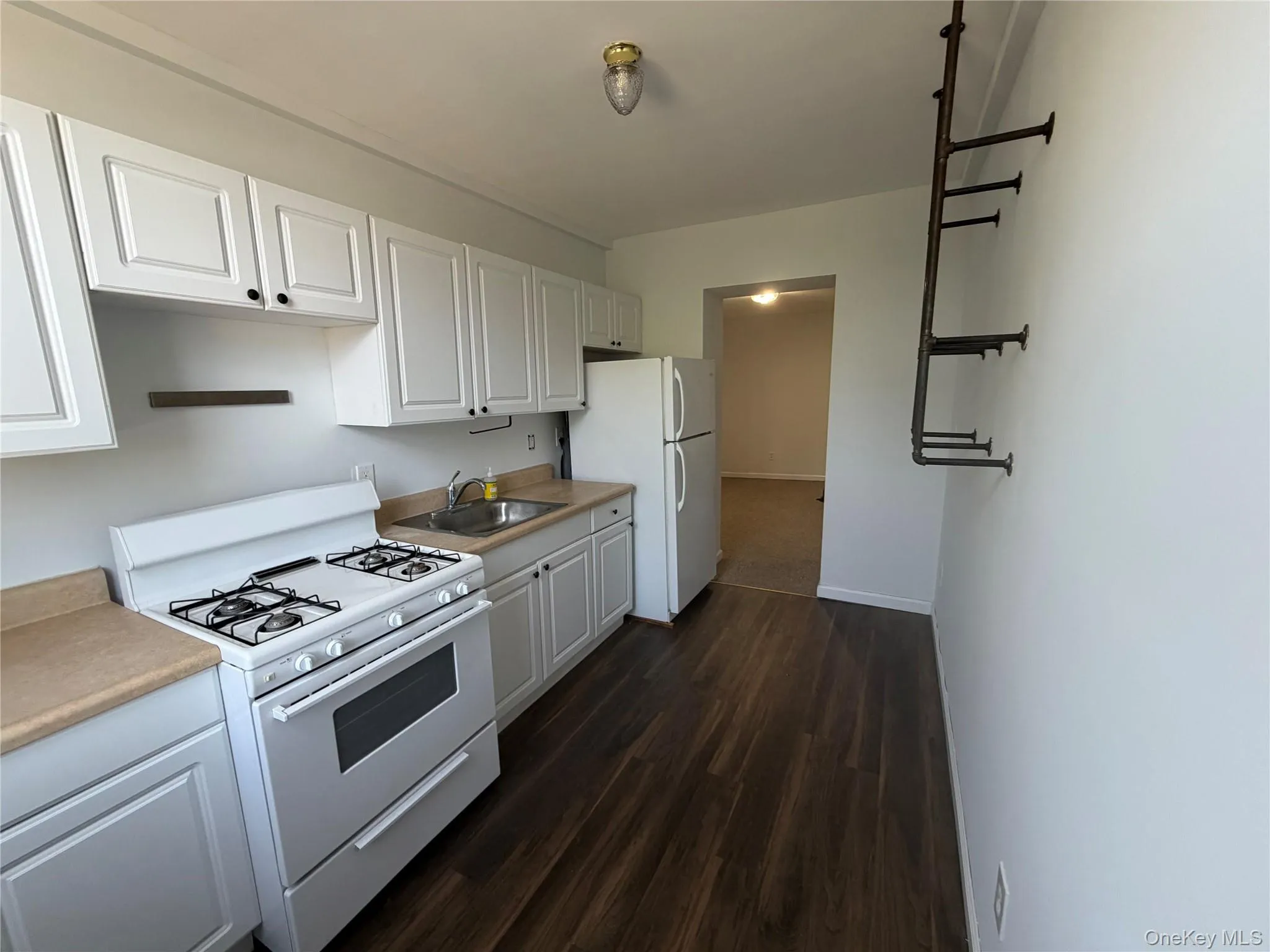 37 East Main Street, Oyster Bay, NY, 1 Bedroom Bedrooms, 3 Rooms Rooms,1 BathroomBathrooms,Residential Lease,For Rent,East Main,0,1040342 37 East Main Street, Oyster Bay, NY, 1 Bedroom Bedrooms, 3 Rooms Rooms,1 BathroomBathrooms,Residential Lease,For Rent,East Main,0,1040342