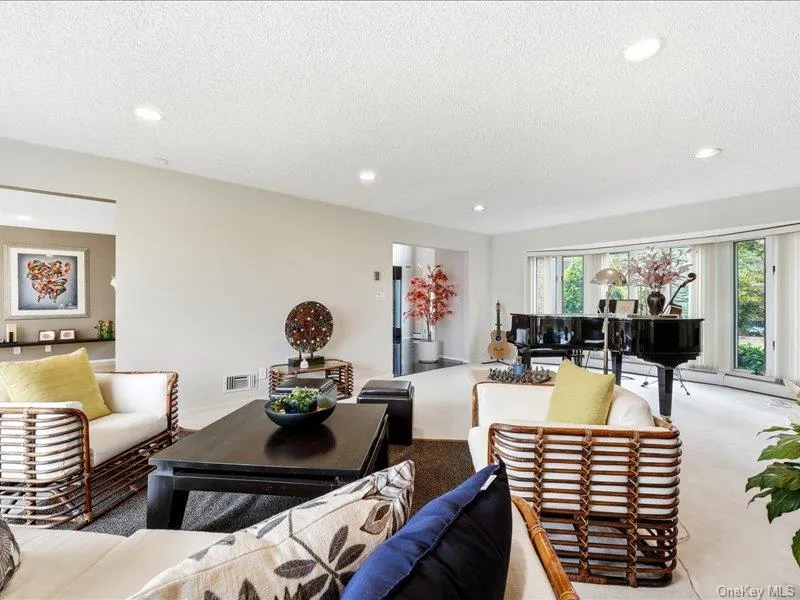 211 Whitewood Drive, Oyster Bay, NY, 4 Bedrooms Bedrooms, 10 Rooms Rooms,4 BathroomsBathrooms,Residential,For Rent,Whitewood,0,1040353 211 Whitewood Drive, Oyster Bay, NY, 4 Bedrooms Bedrooms, 10 Rooms Rooms,4 BathroomsBathrooms,Residential,For Rent,Whitewood,0,1040353