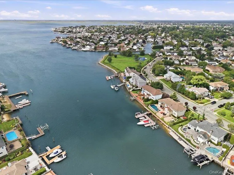 211 Whitewood Drive, Oyster Bay, NY, 4 Bedrooms Bedrooms, 10 Rooms Rooms,4 BathroomsBathrooms,Residential,For Rent,Whitewood,0,1040353 211 Whitewood Drive, Oyster Bay, NY, 4 Bedrooms Bedrooms, 10 Rooms Rooms,4 BathroomsBathrooms,Residential,For Rent,Whitewood,0,1040353